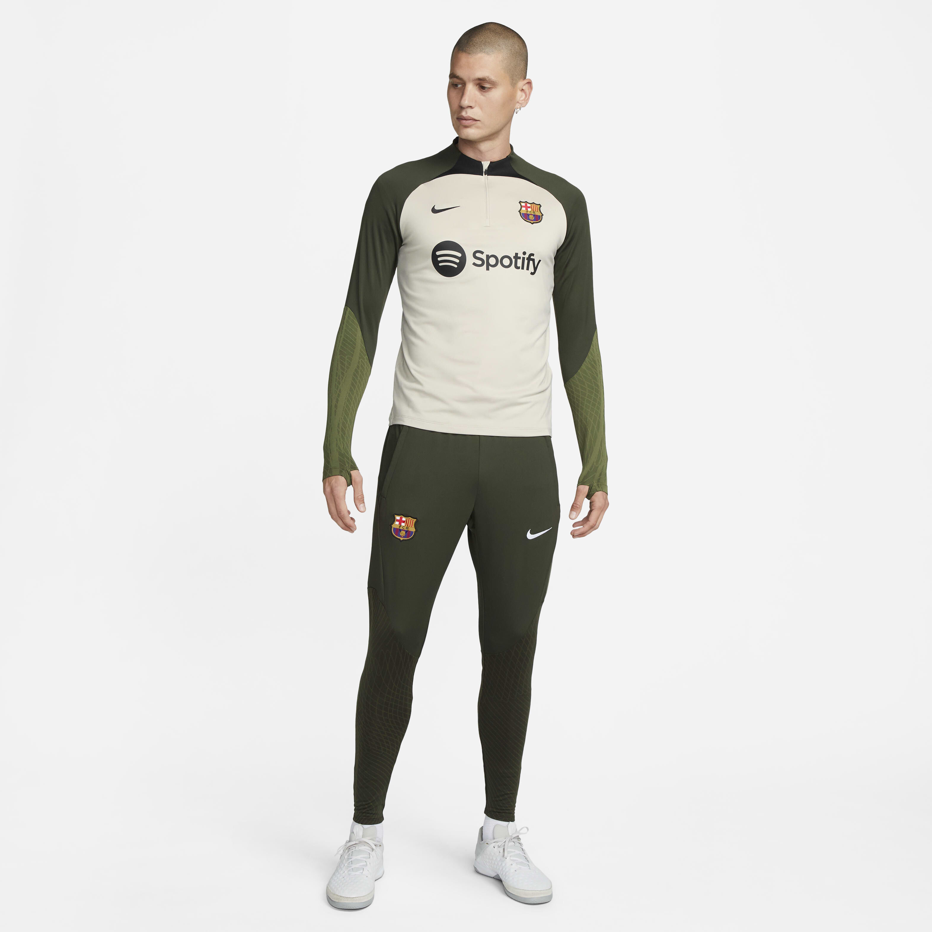 F.C. برشلونة سترايك image number 6