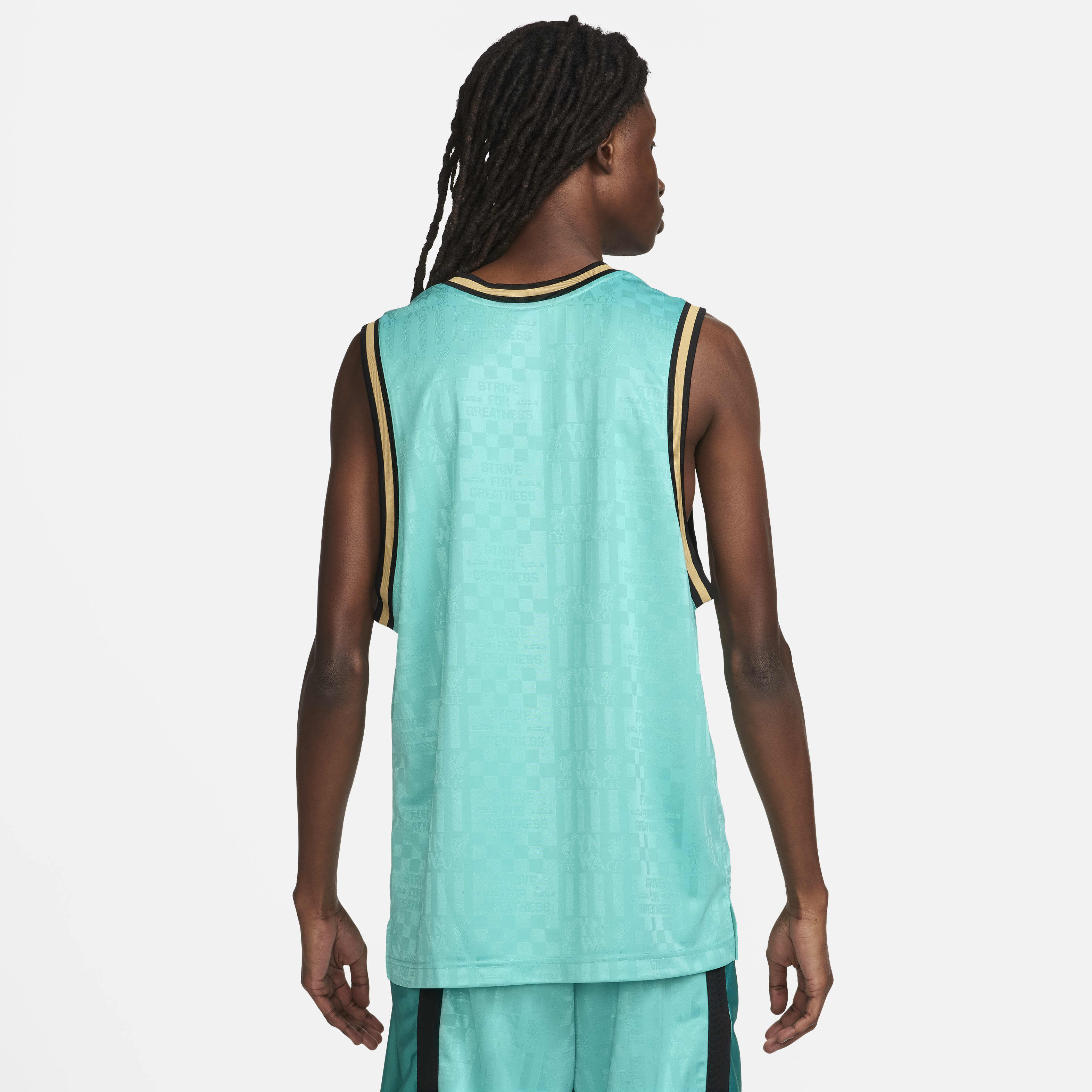 ليبرون x ليفربول F.C. image number 1