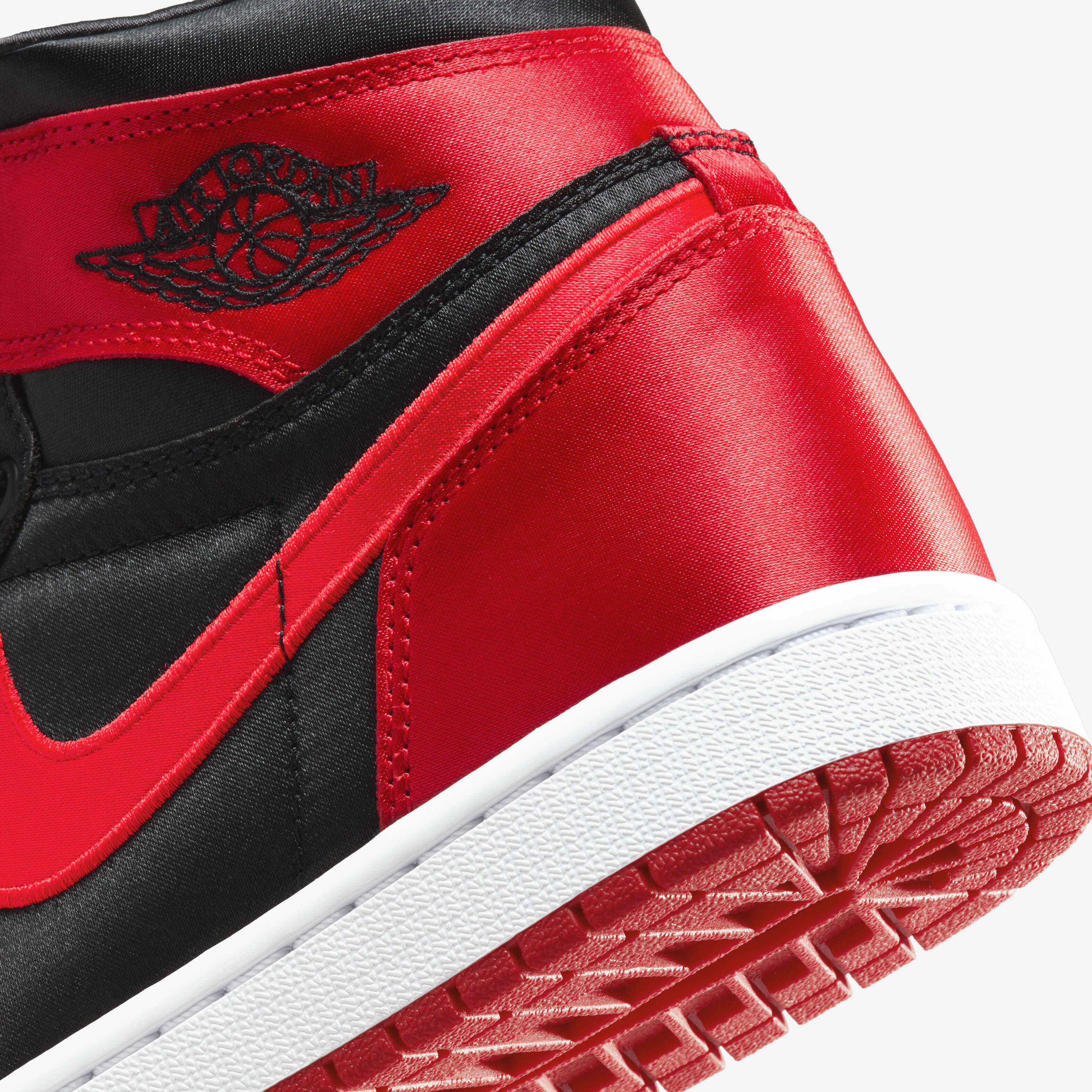 Air Jordan 1 High OG 'Satin Bred' image number 7
