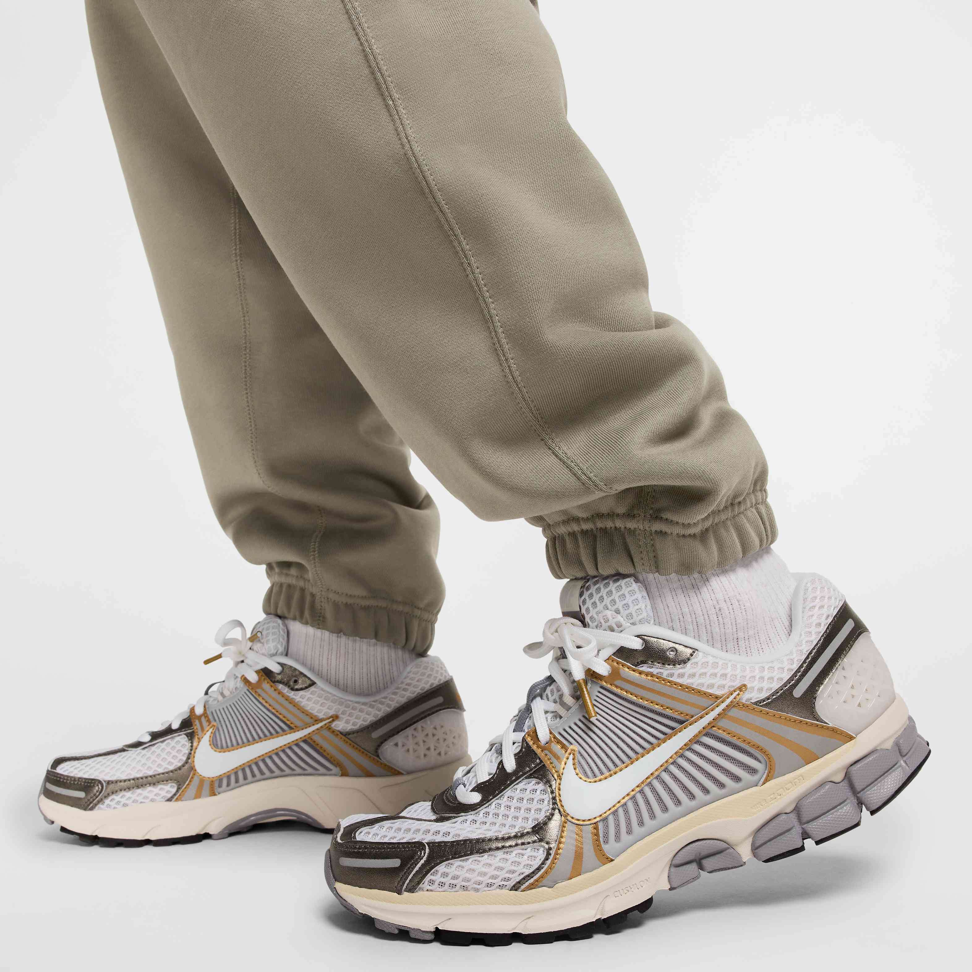 Nike Solo Swoosh image number 4