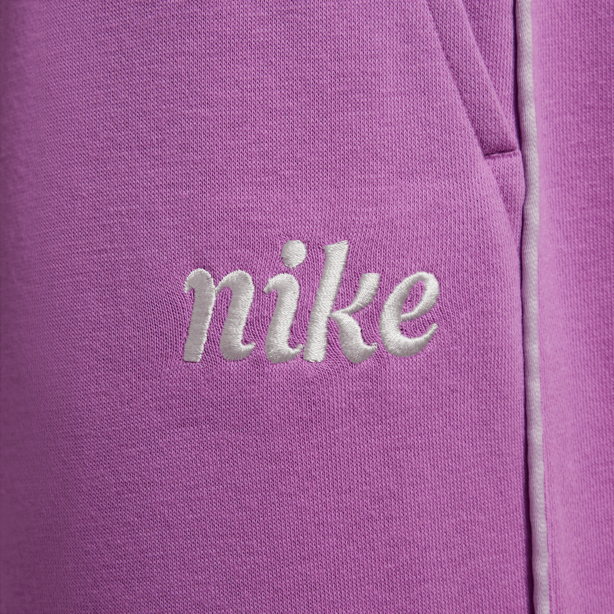 Nike Essentials image number 3