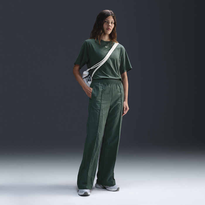 Nike Sportswear Essential image number 4 Nike Sportswear Essential image number 4