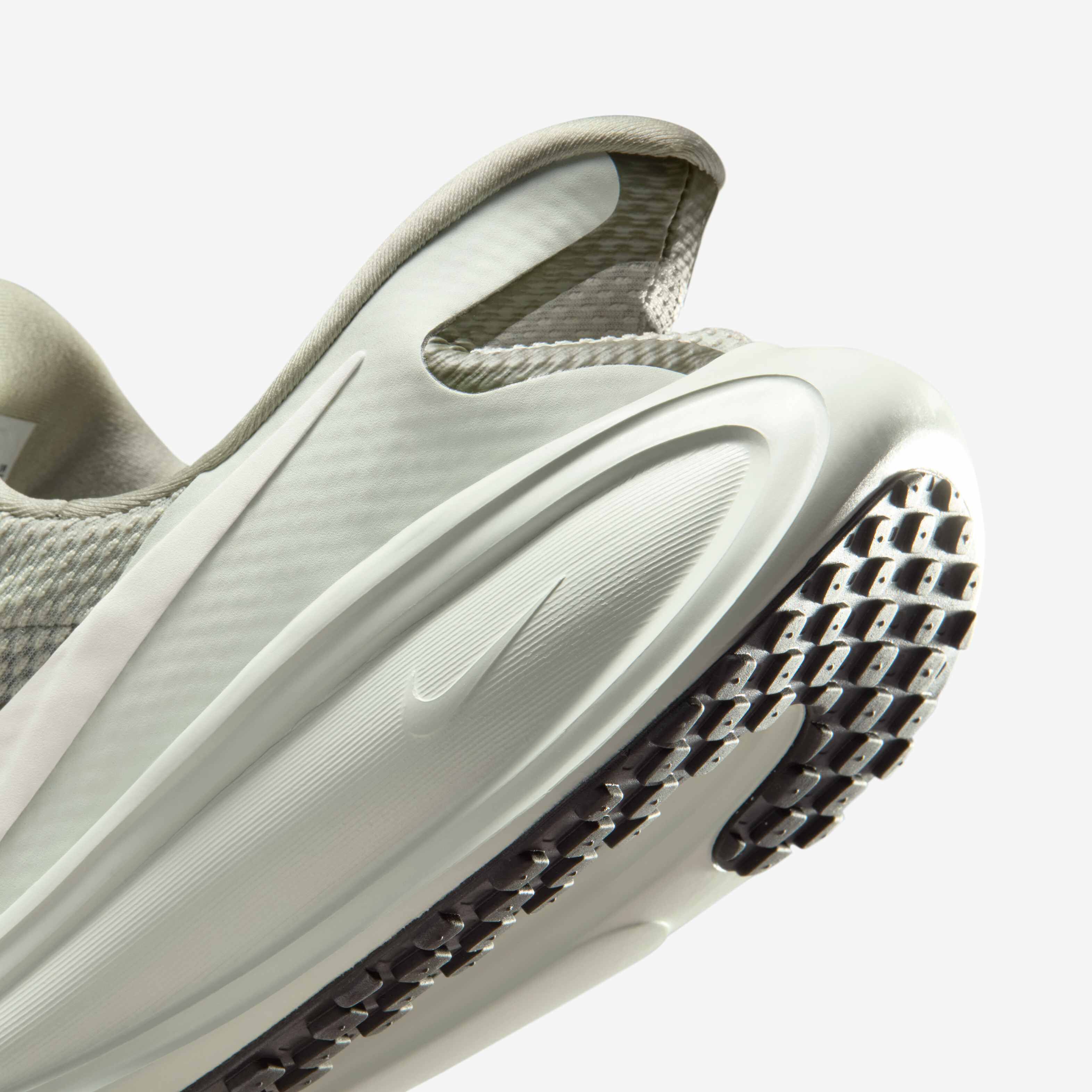 نايكي ريفلوشن 8 ايزي اون image number 8