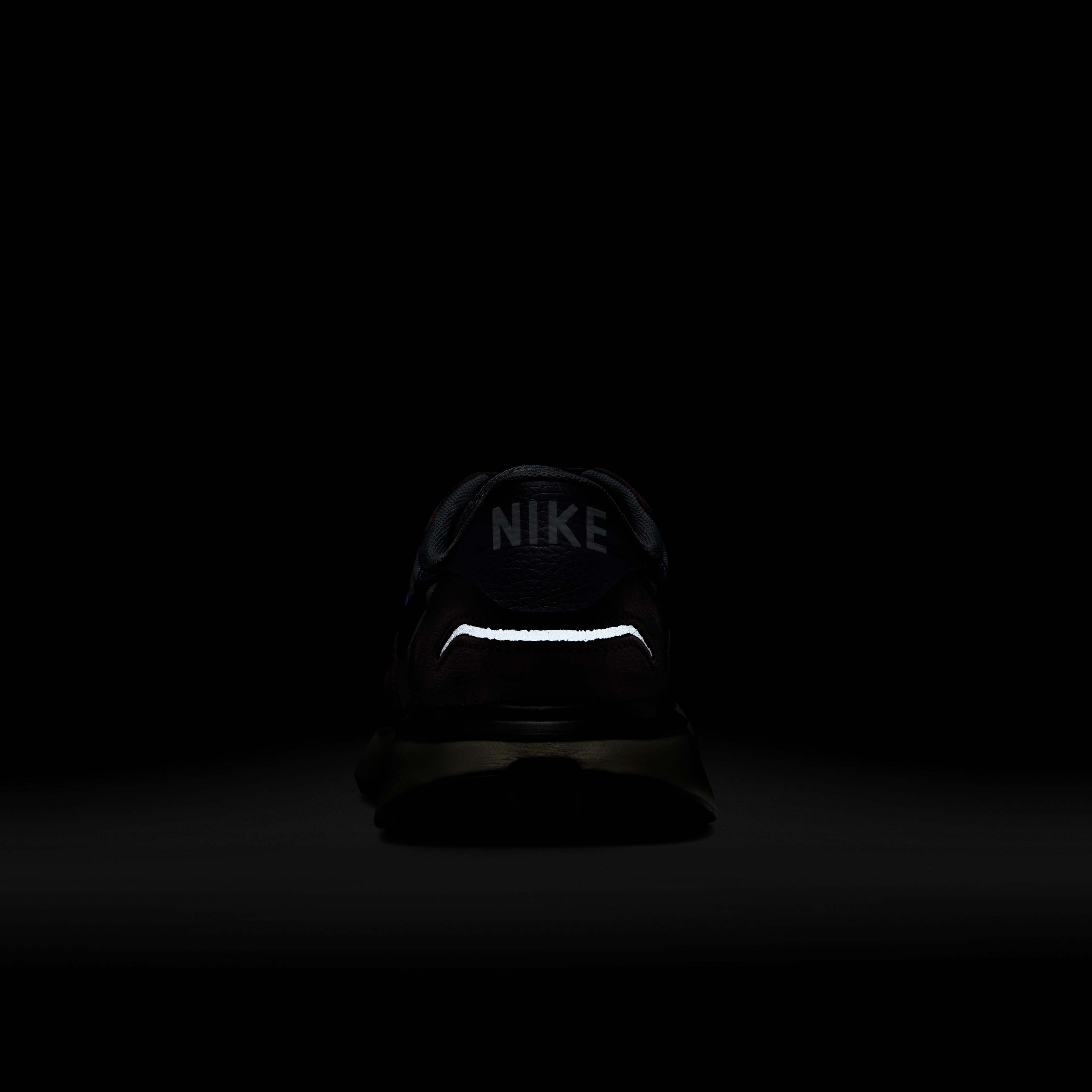 نايكي فينيكس وافل image number 9