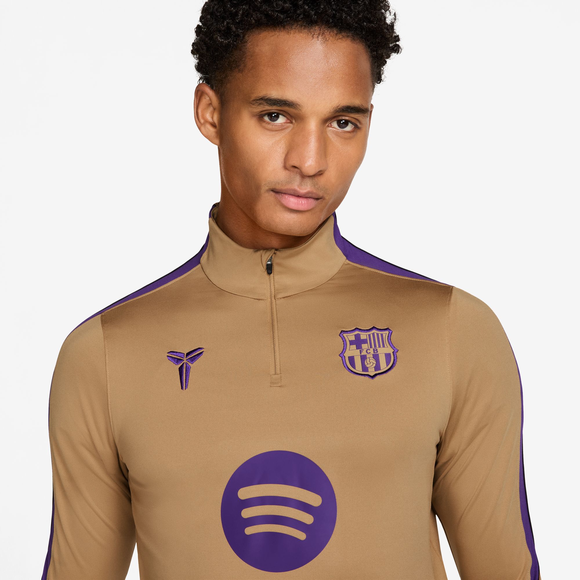 برشلونة سترايك الاحتياطي image number 2