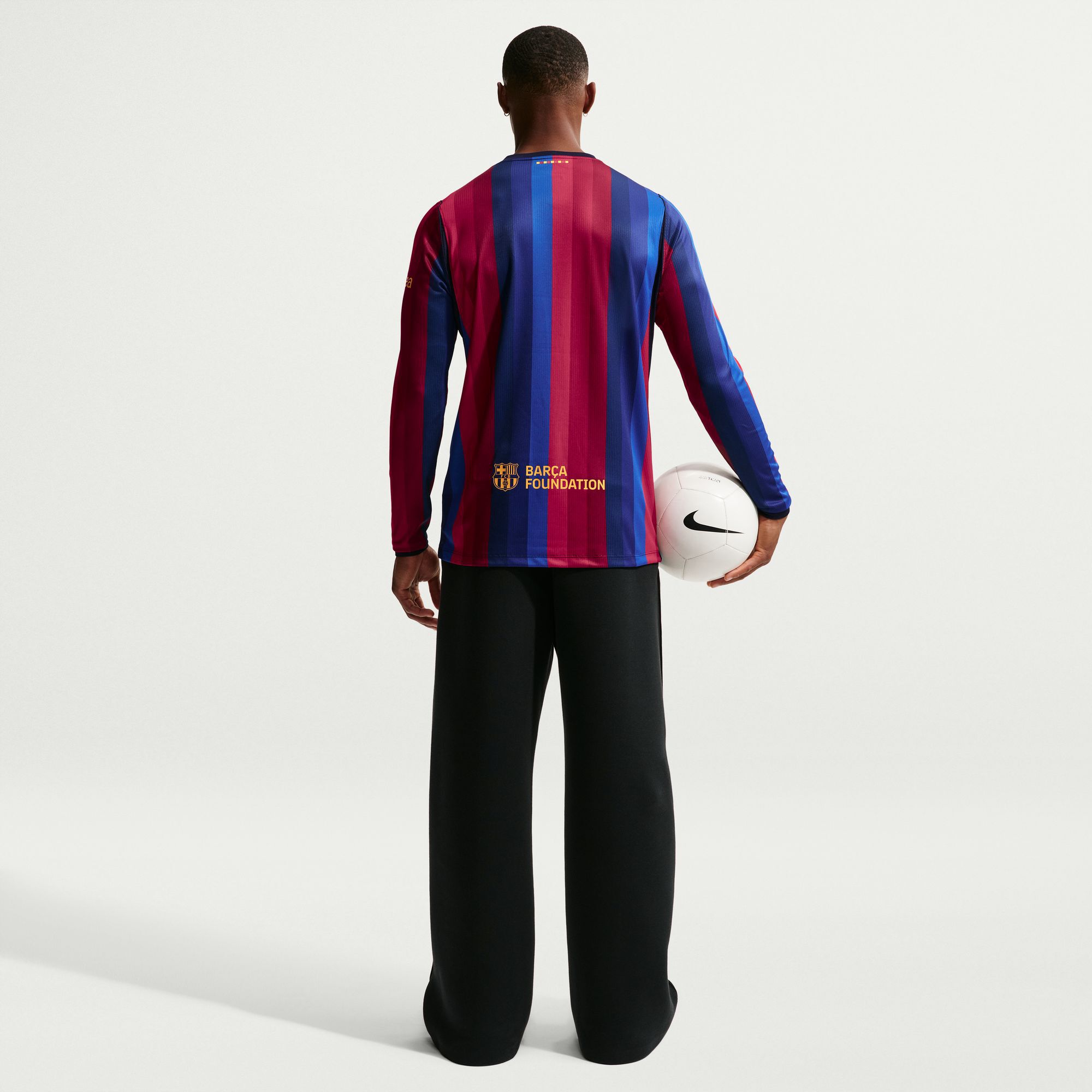 إف سي برشلونة 2026/27 ستاديوم هوم image number 2