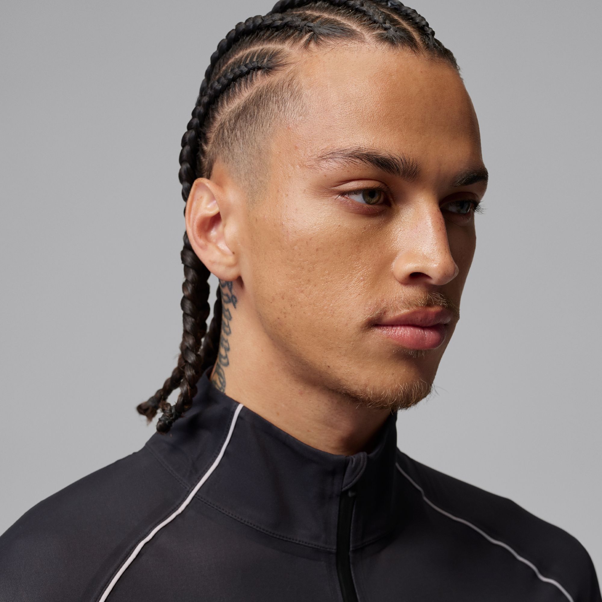 Paris Saint-Germain Strike Elite Night Edition image number 2