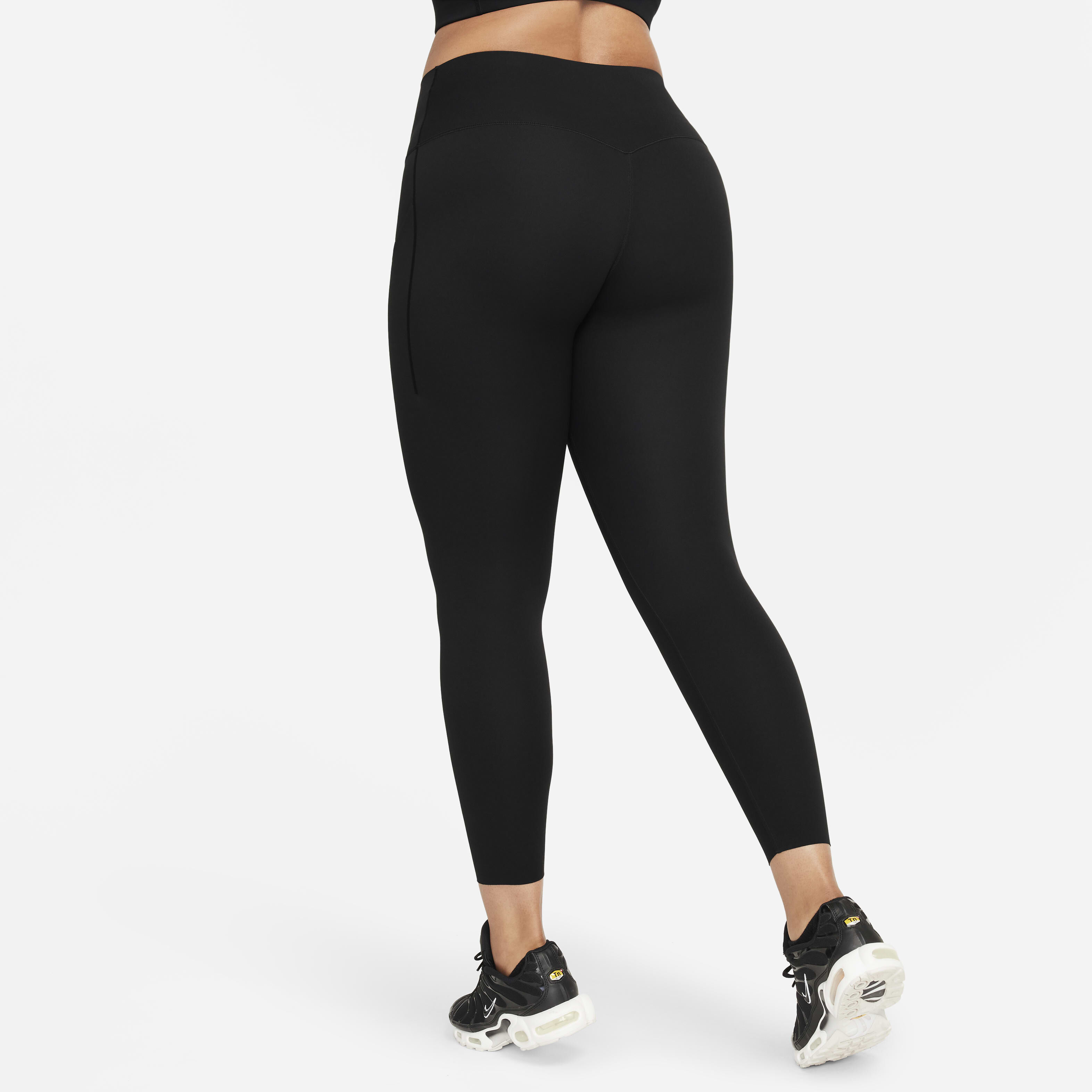Buy Nike Universa Women s Medium Support High Waisted 7 8 Leggings with Pockets Nike Kuwait Official