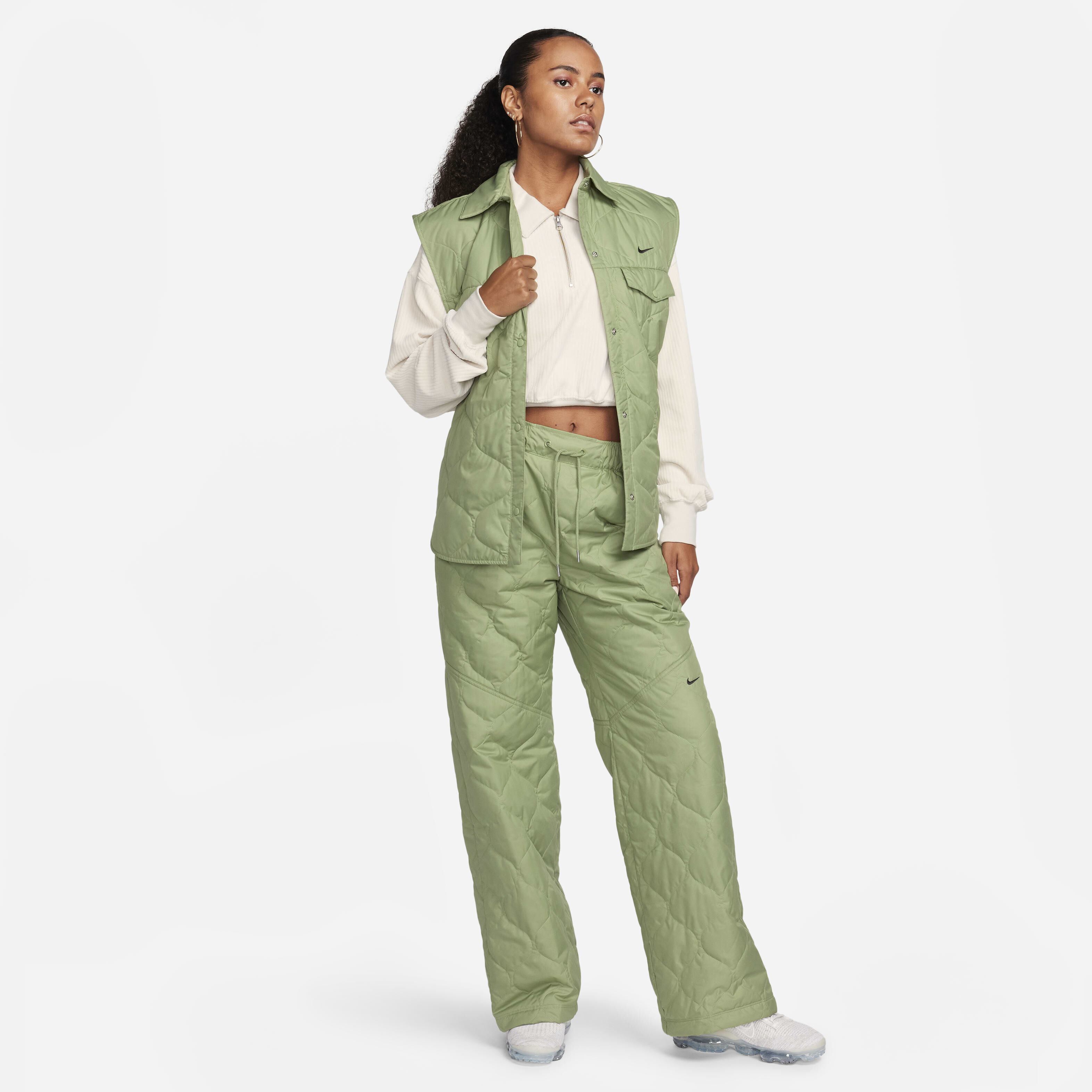 Nike Sportswear Essential image number 4