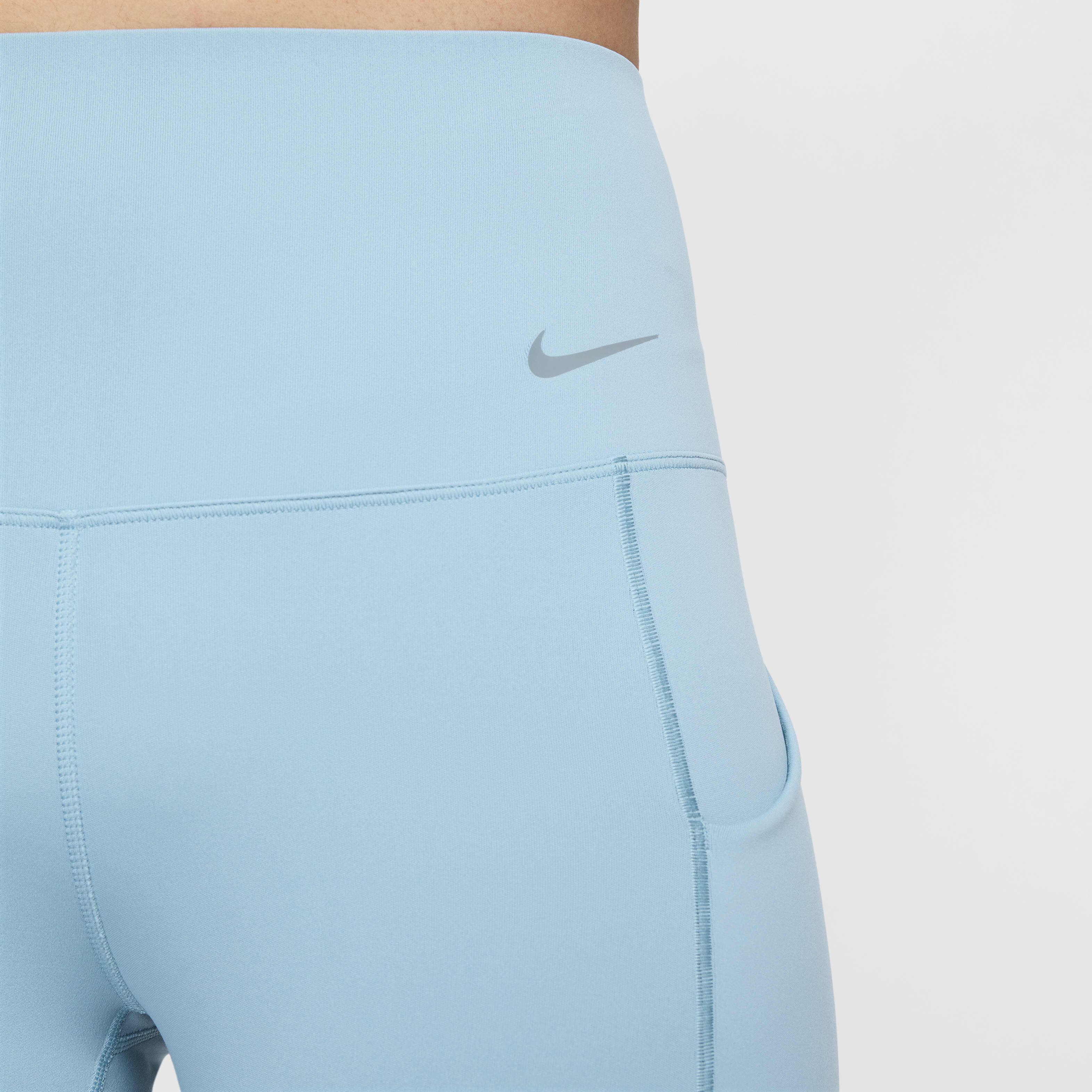 نايكي يونيفيرسا image number 4