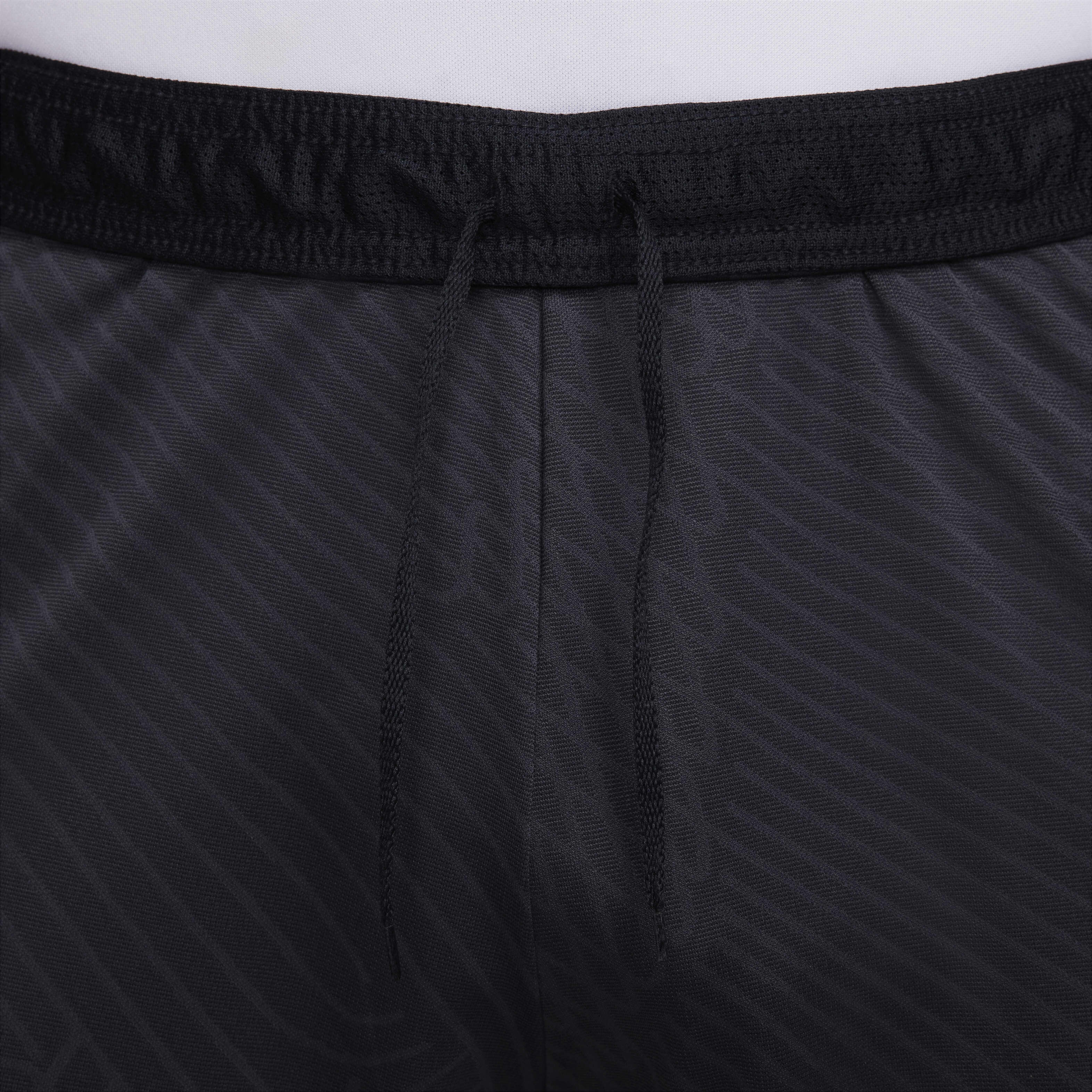 Chelsea F.C. Strike image number 6