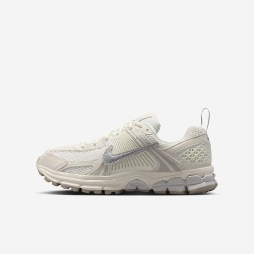 Vomero-Nike, Nike Vomero 5, Older Kids' Shoes with Reflective Design Accents Vomero-Nike, Nike Vomero 5, Older Kids' Shoes with Reflective Design Accents