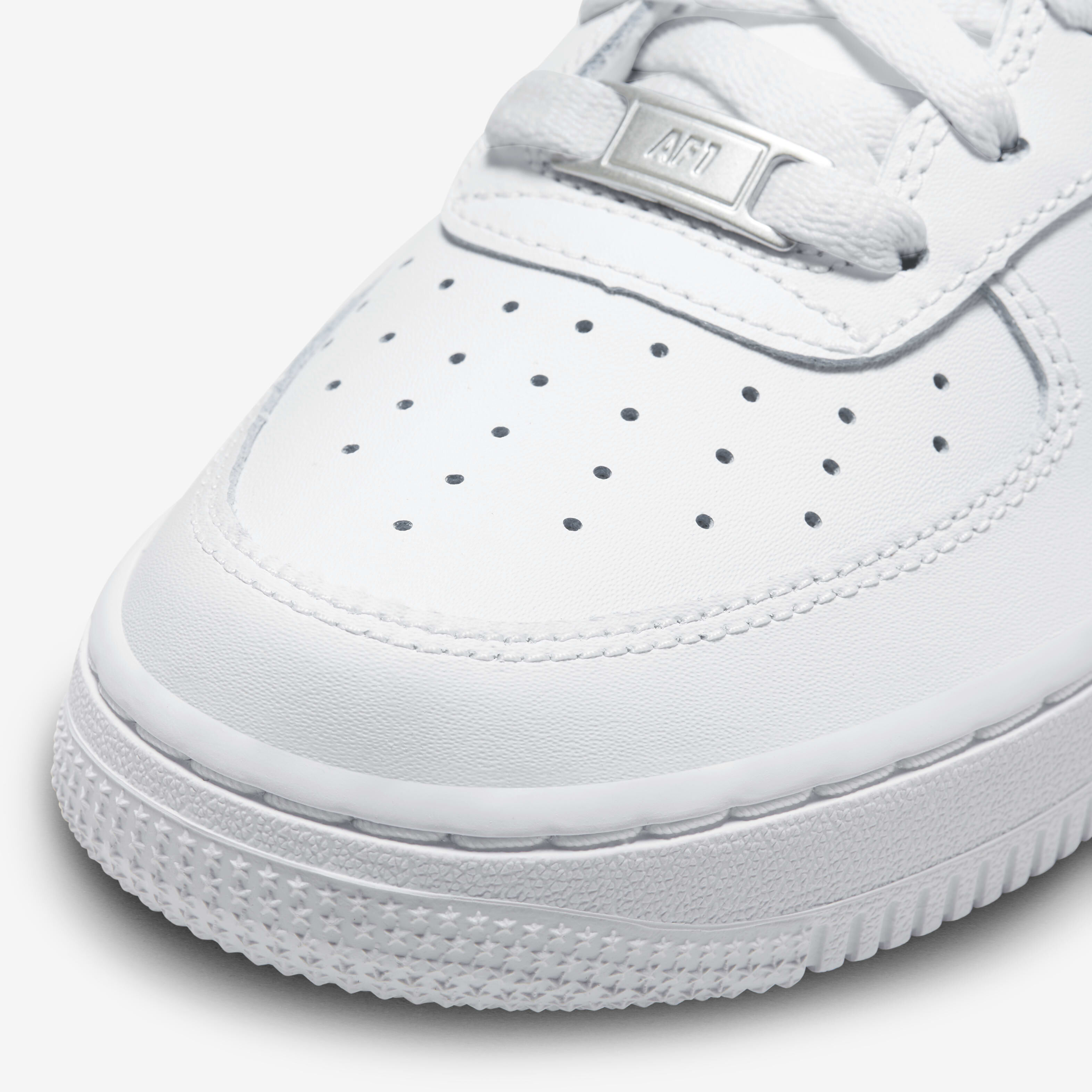 Buy Nike Air Force 1 LE Older Kids Shoe Nike Kuwait Official
