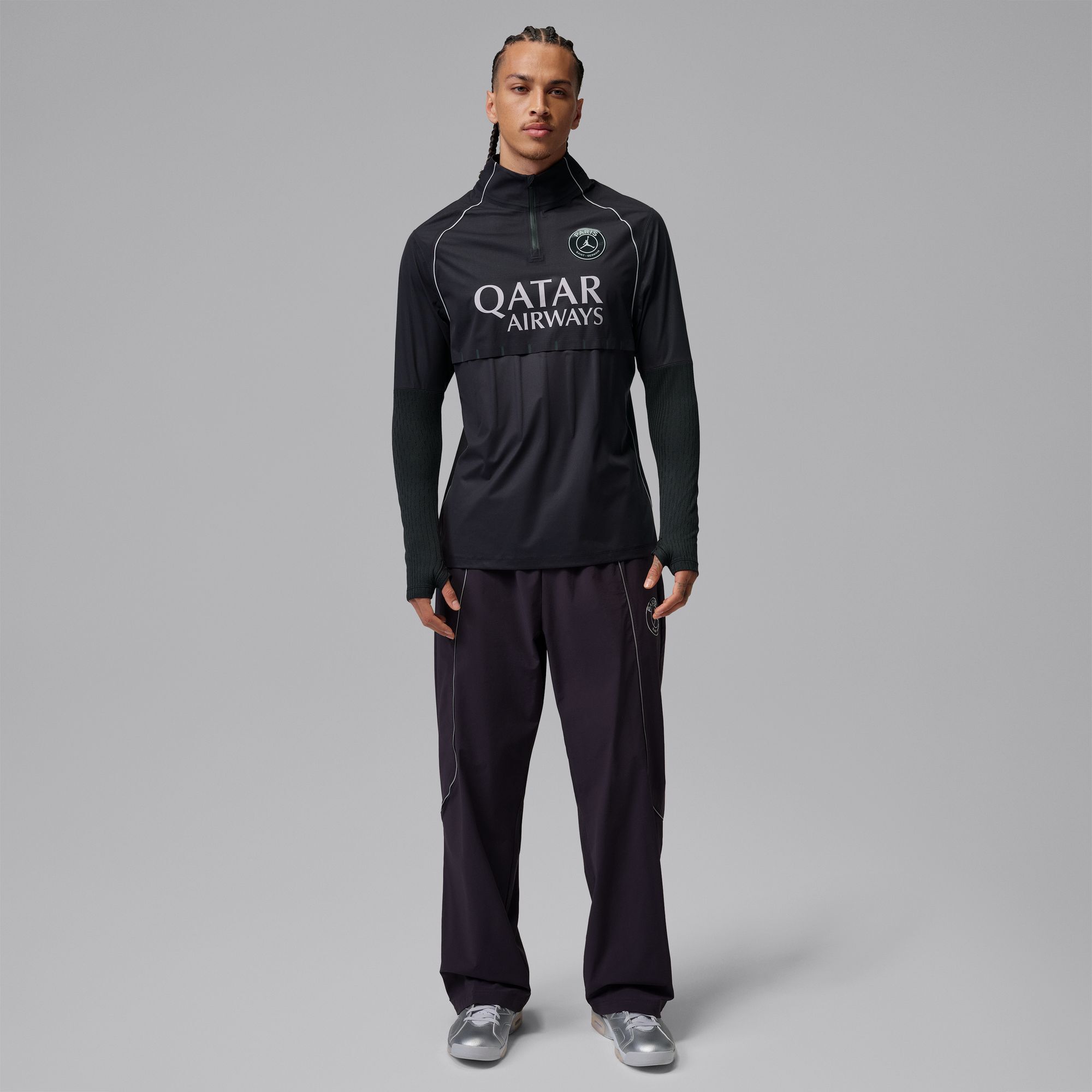 Paris Saint-Germain Strike Elite Night Edition image number 6