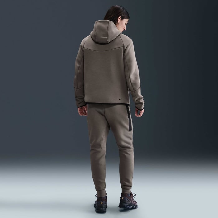 Nike Tech image number 4 Nike Tech image number 4