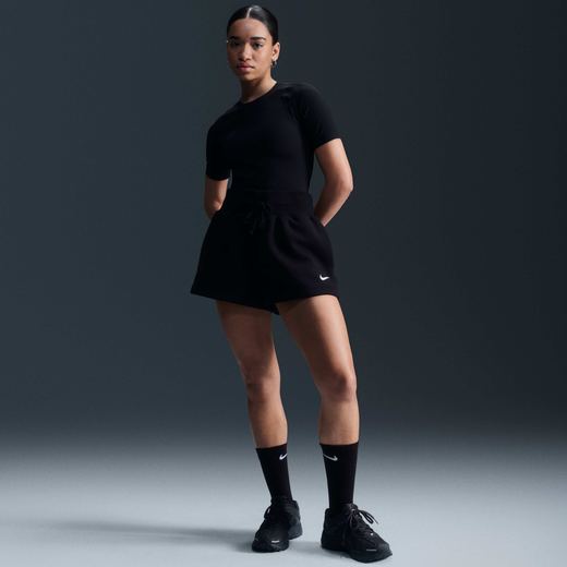 شورتات-نايكي, نايكي سبورتسوير فينيكس فليس, شورت واسع بخصر عالي للنساء