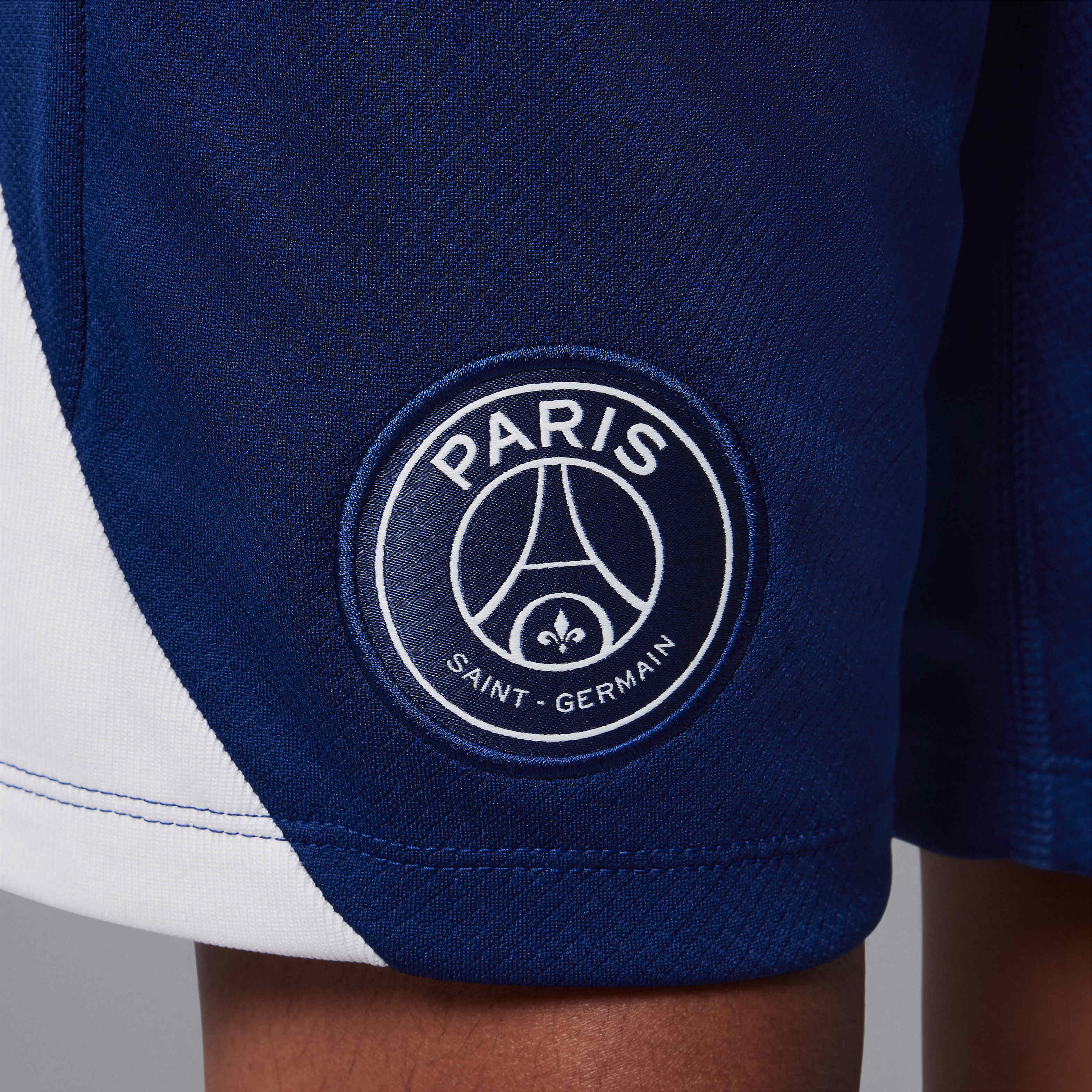 Paris Saint-Germain Strike Fourth image number 5