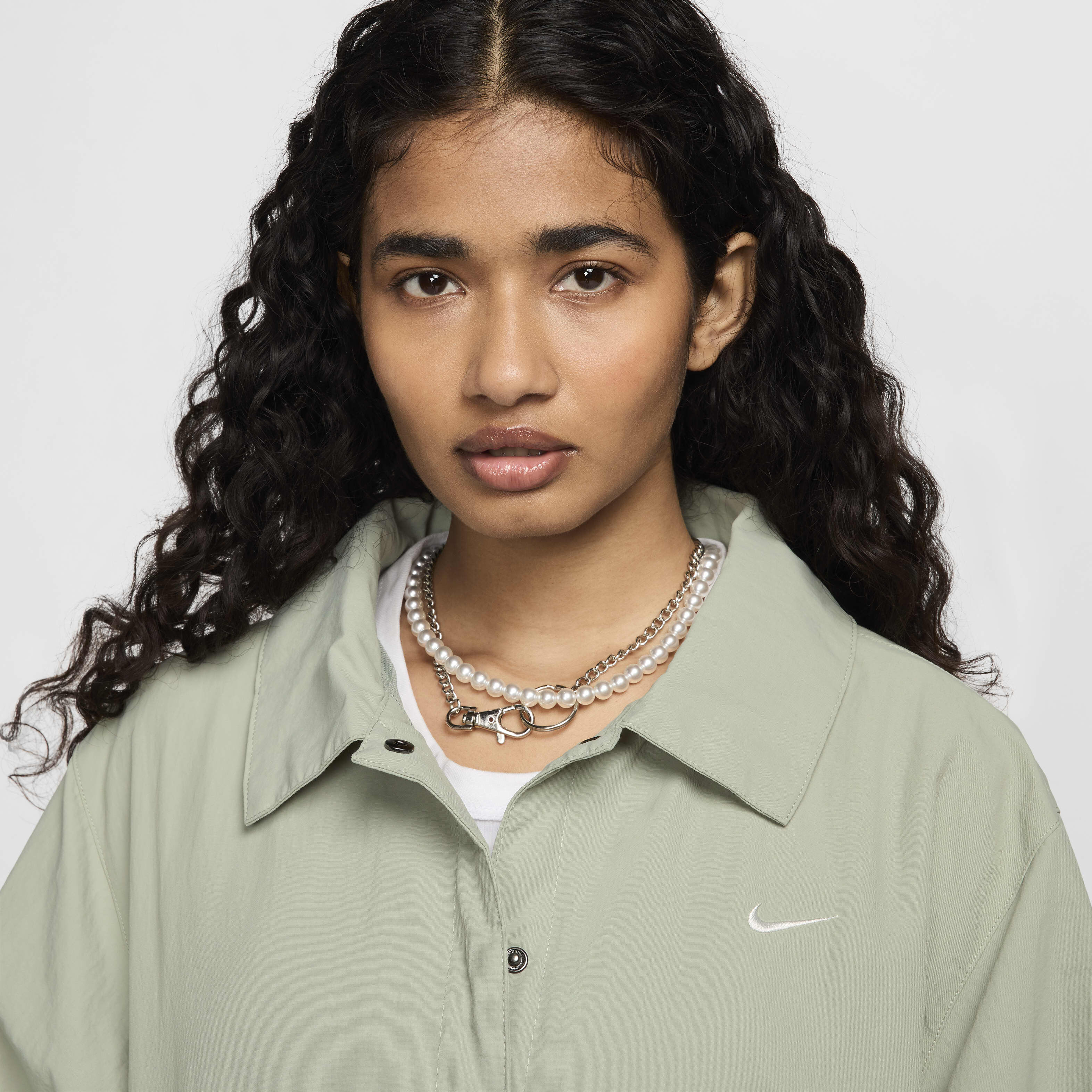 Nike Sportswear Essential image number 2