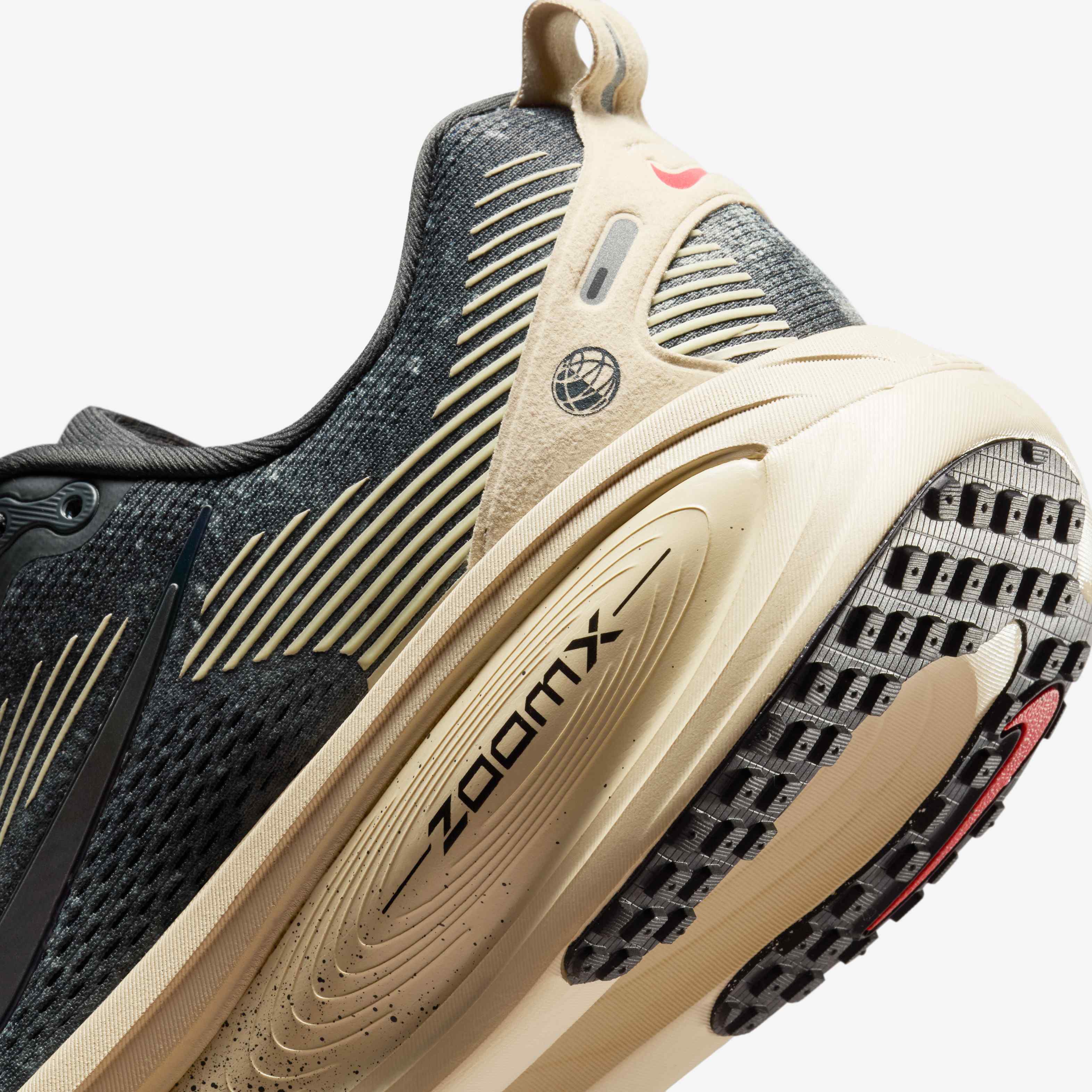 Nike Vomero 18 image number 7