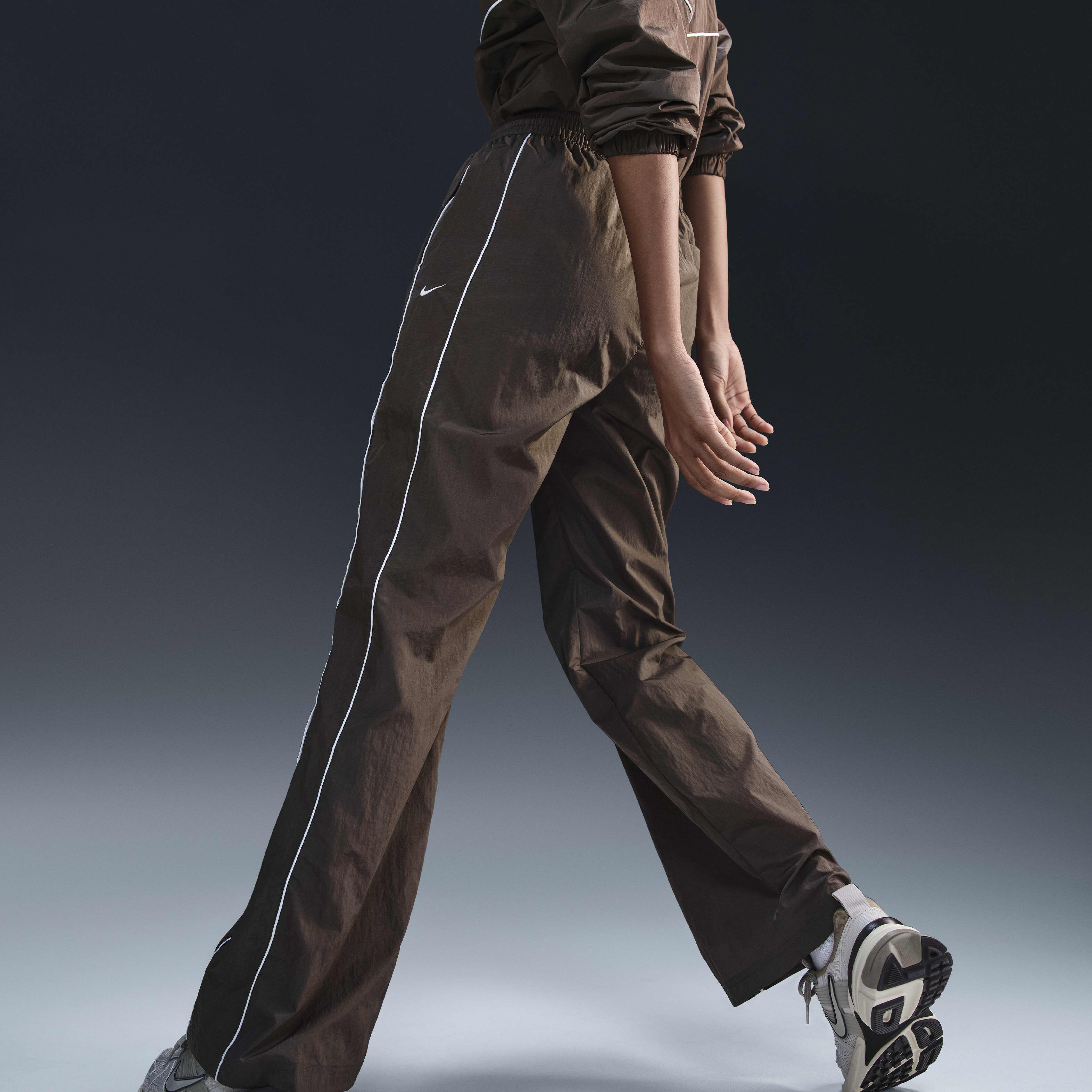 Nike Windrunner image number 4