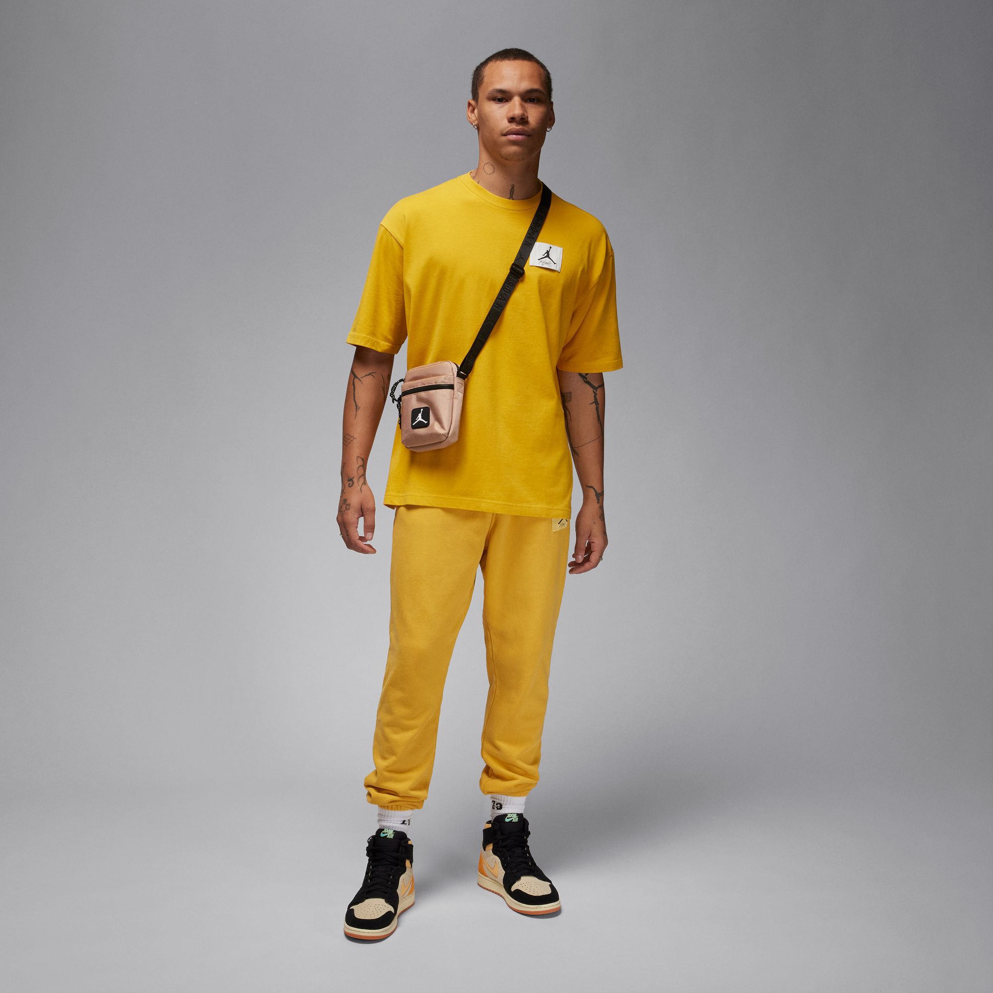 Buy Jordan Rise Festival Bag (1L) - Dark Brown | Nike Kuwait