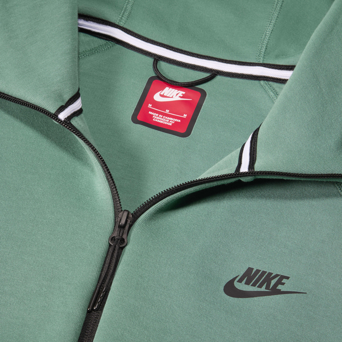 نايكي سبورتسوير تك فليس ويندرانر image number 3 نايكي سبورتسوير تك فليس ويندرانر image number 3