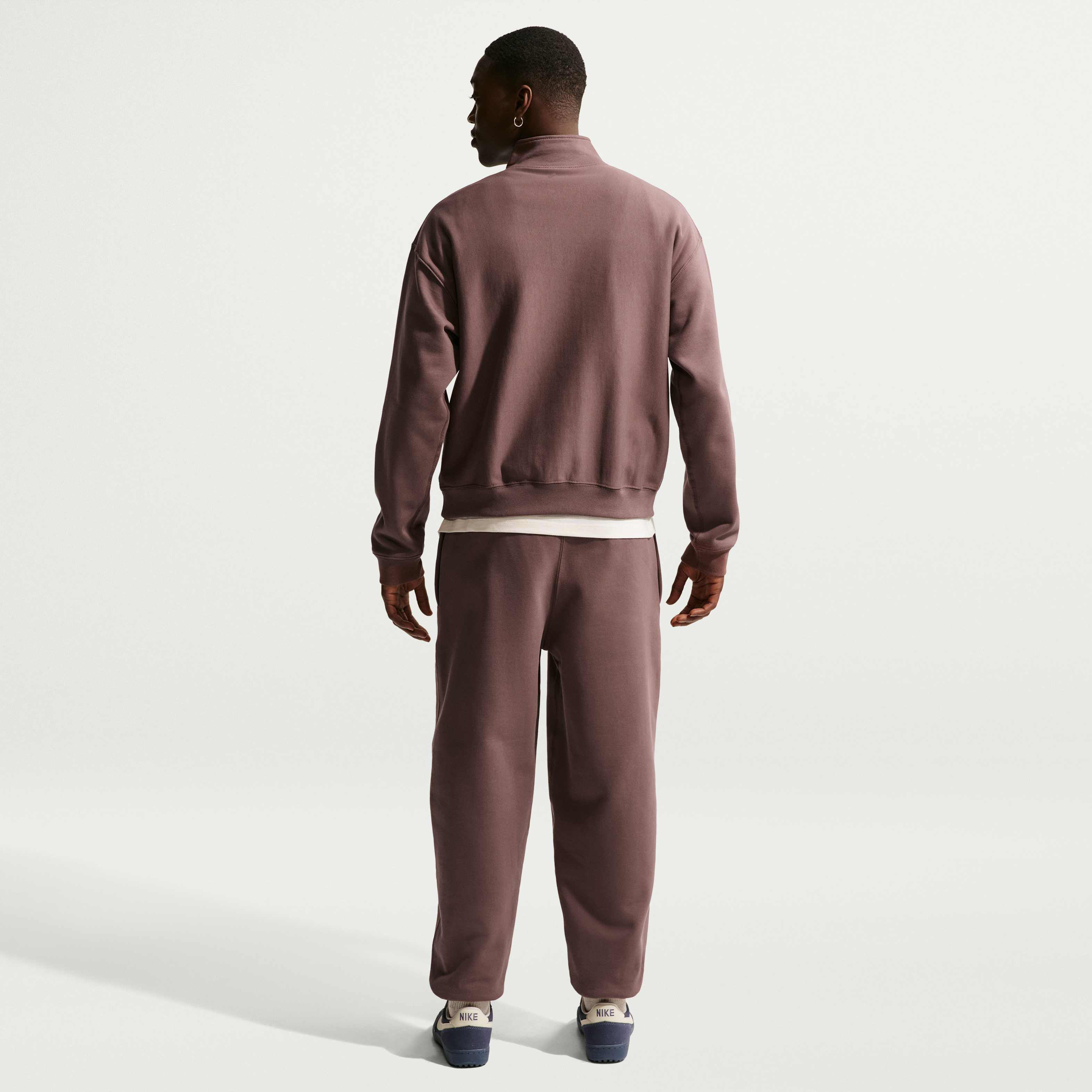 Nike Solo Swoosh image number 4