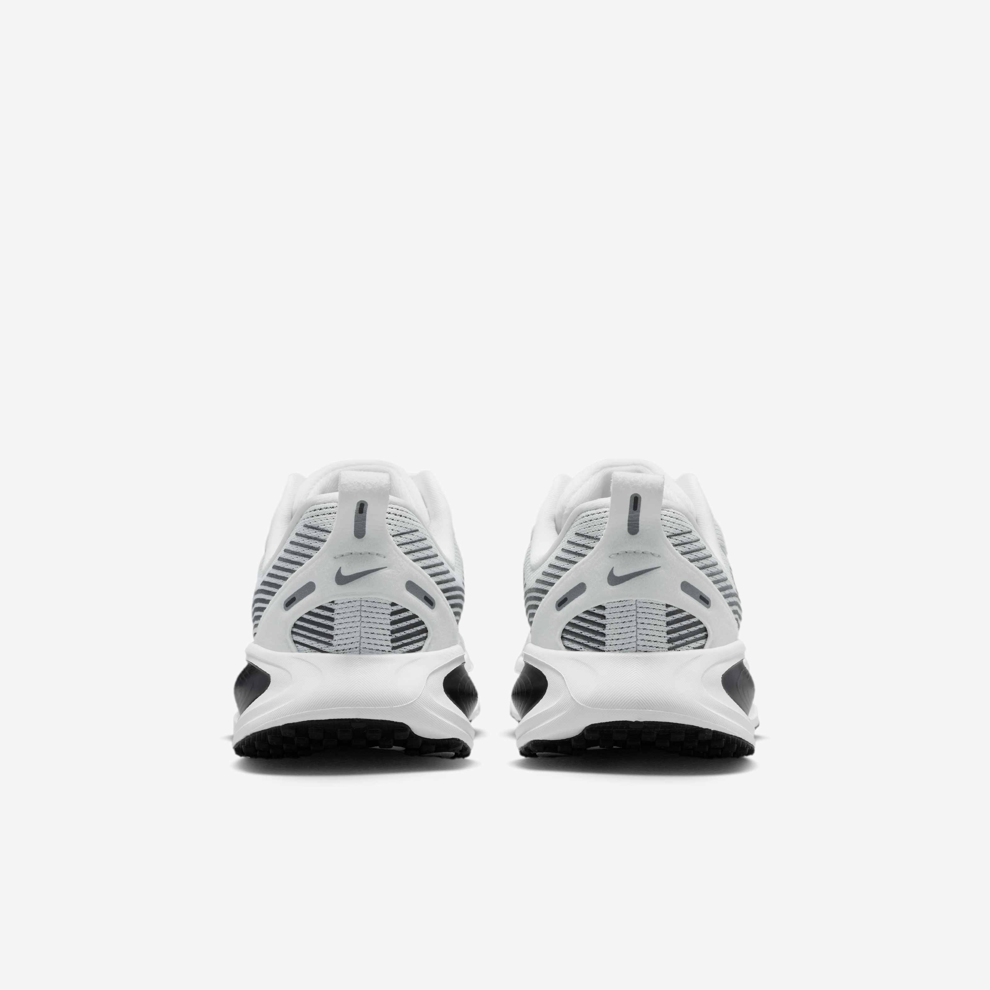 Nike Vomero 18 image number 5