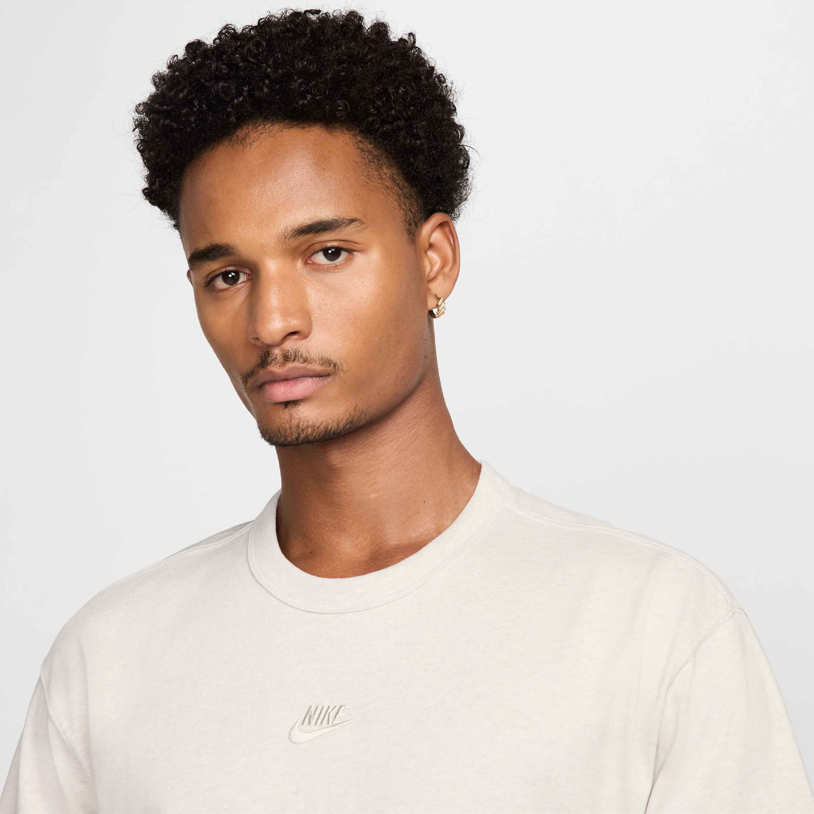 Nike Sportswear Premium Essentials image number 2