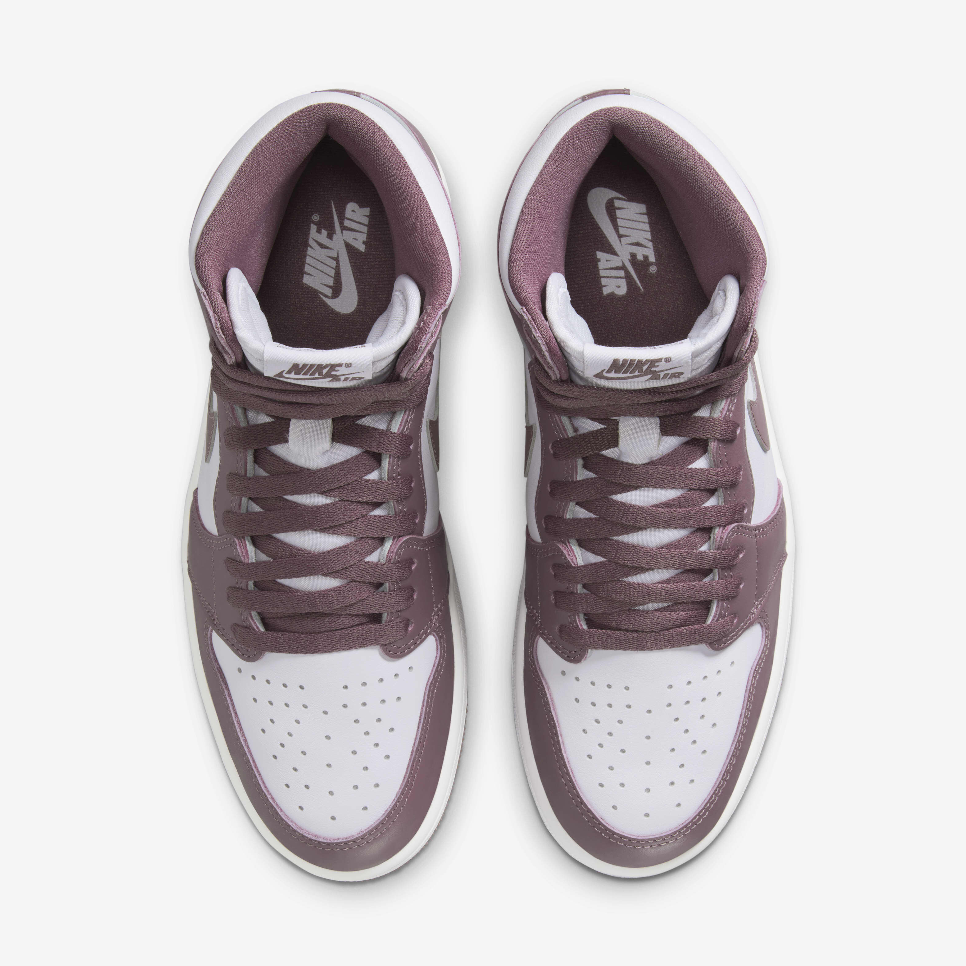 Air Jordan 1 Retro High OG image number 3