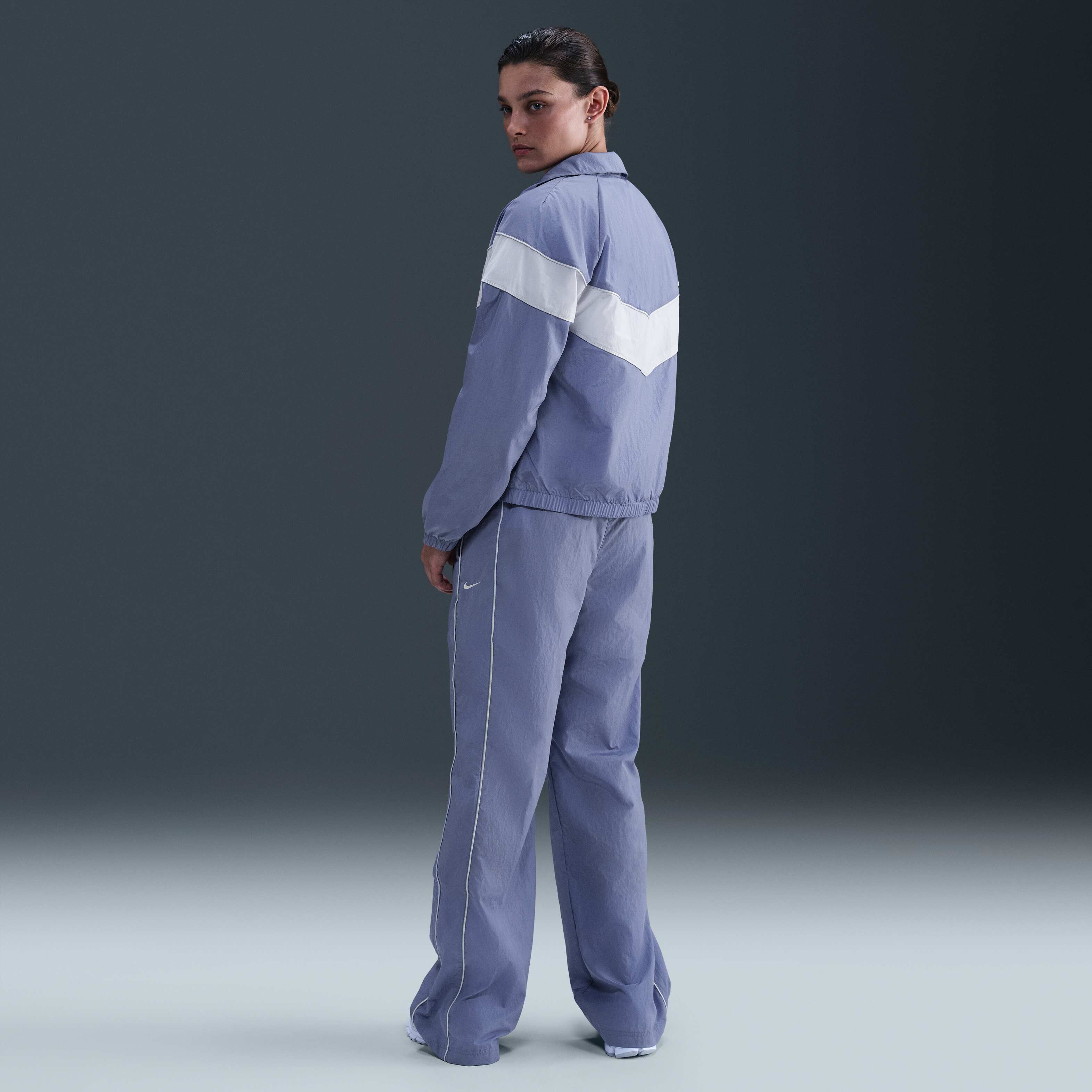 نايكي ويندرانر image number 3