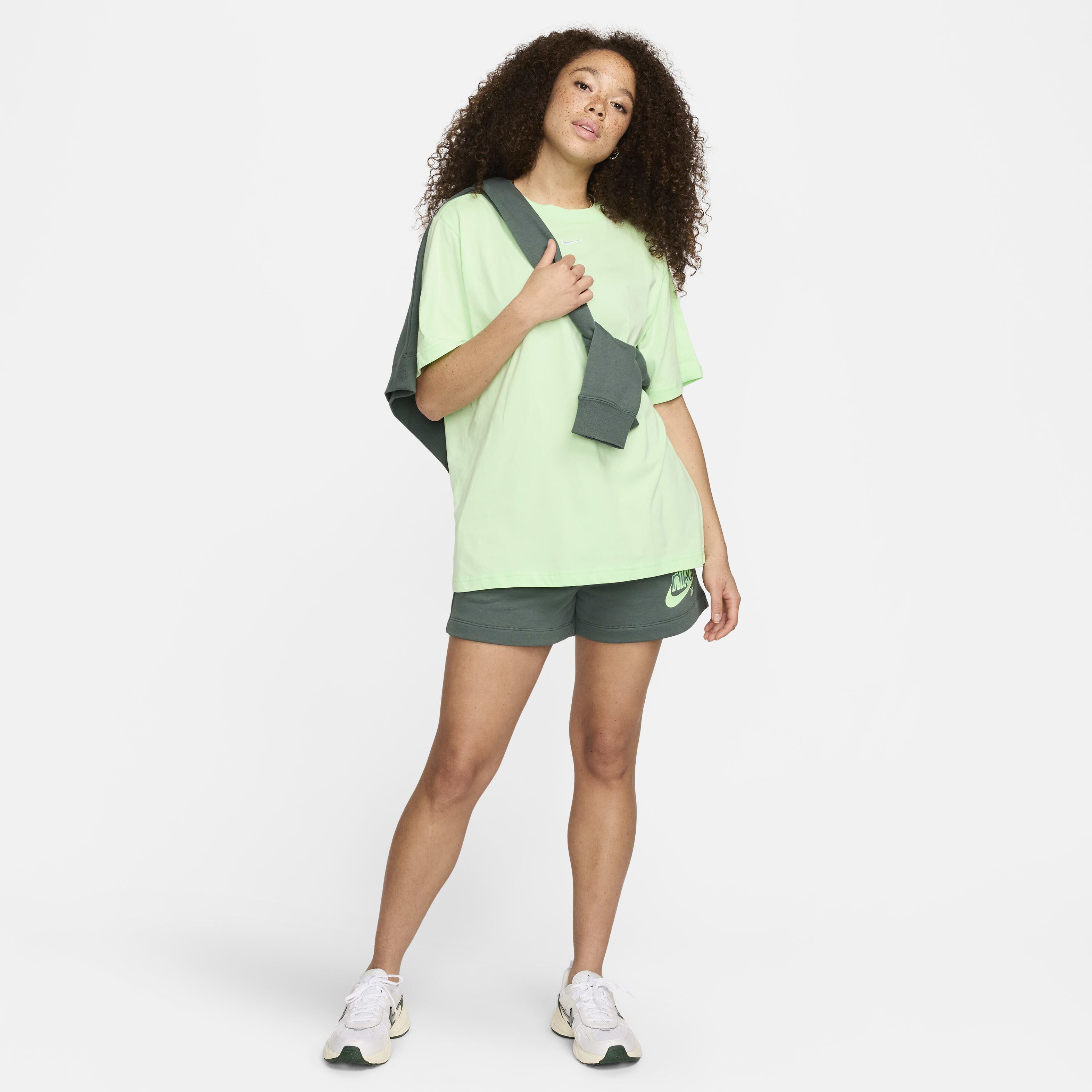 نايكي سبورتسوير ايسنشال image number 4