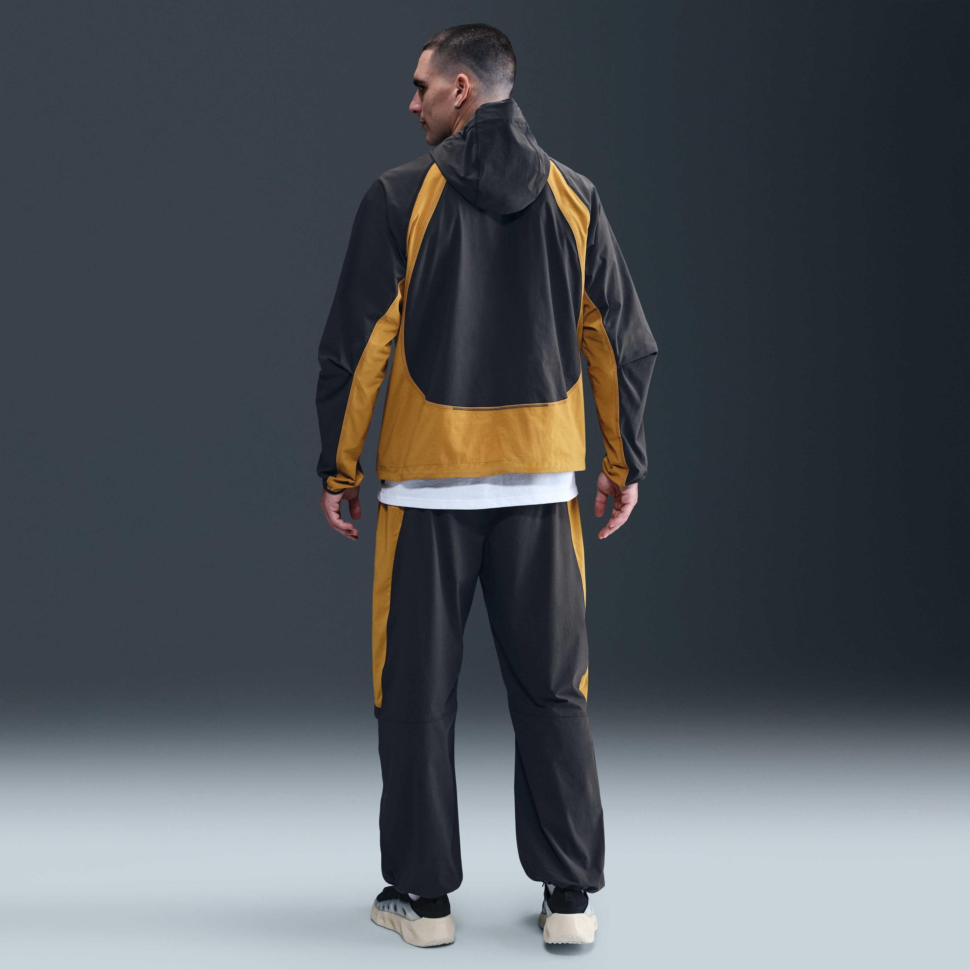 نايكي تك image number 3