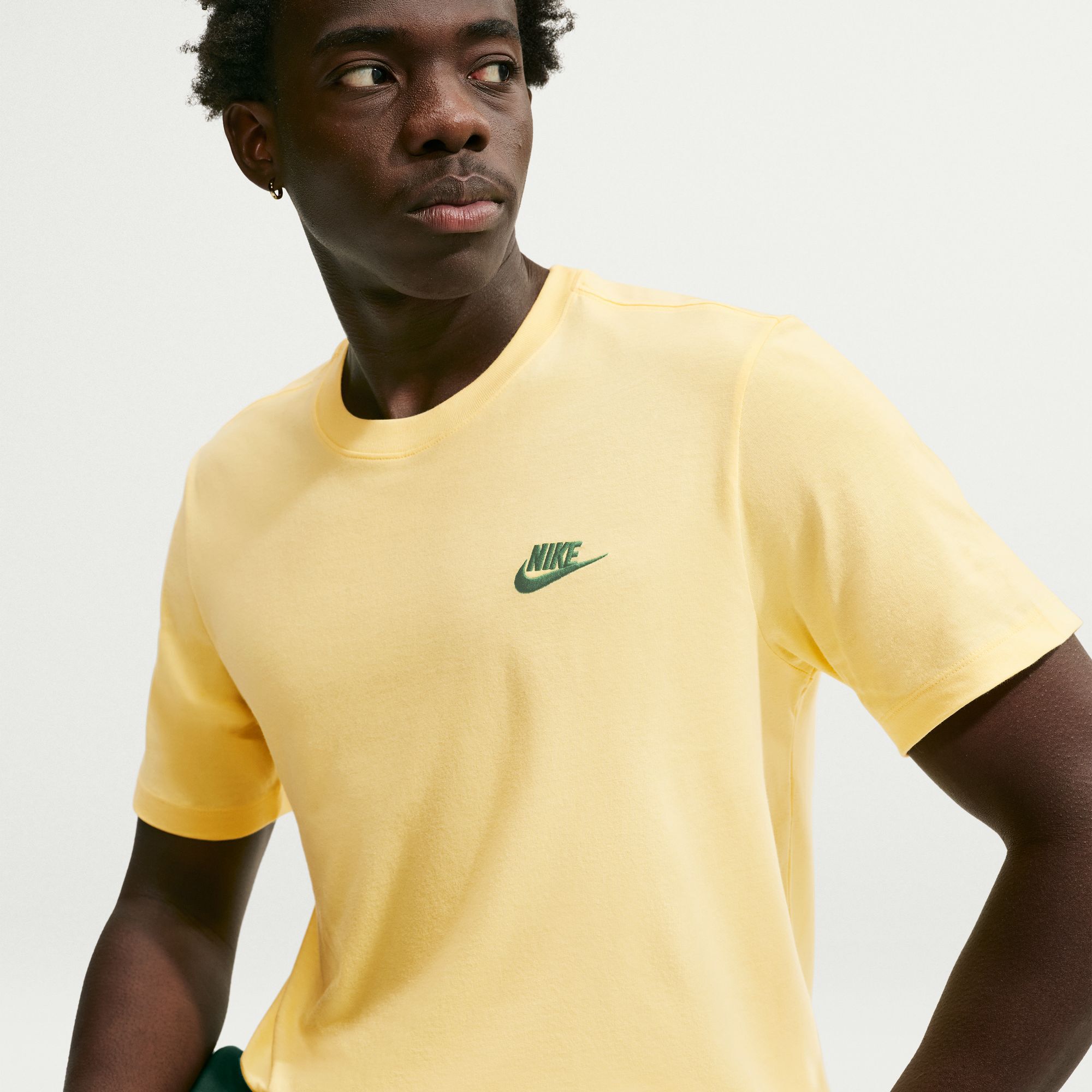 Men's Sportswear Club T-Shirt image number 4