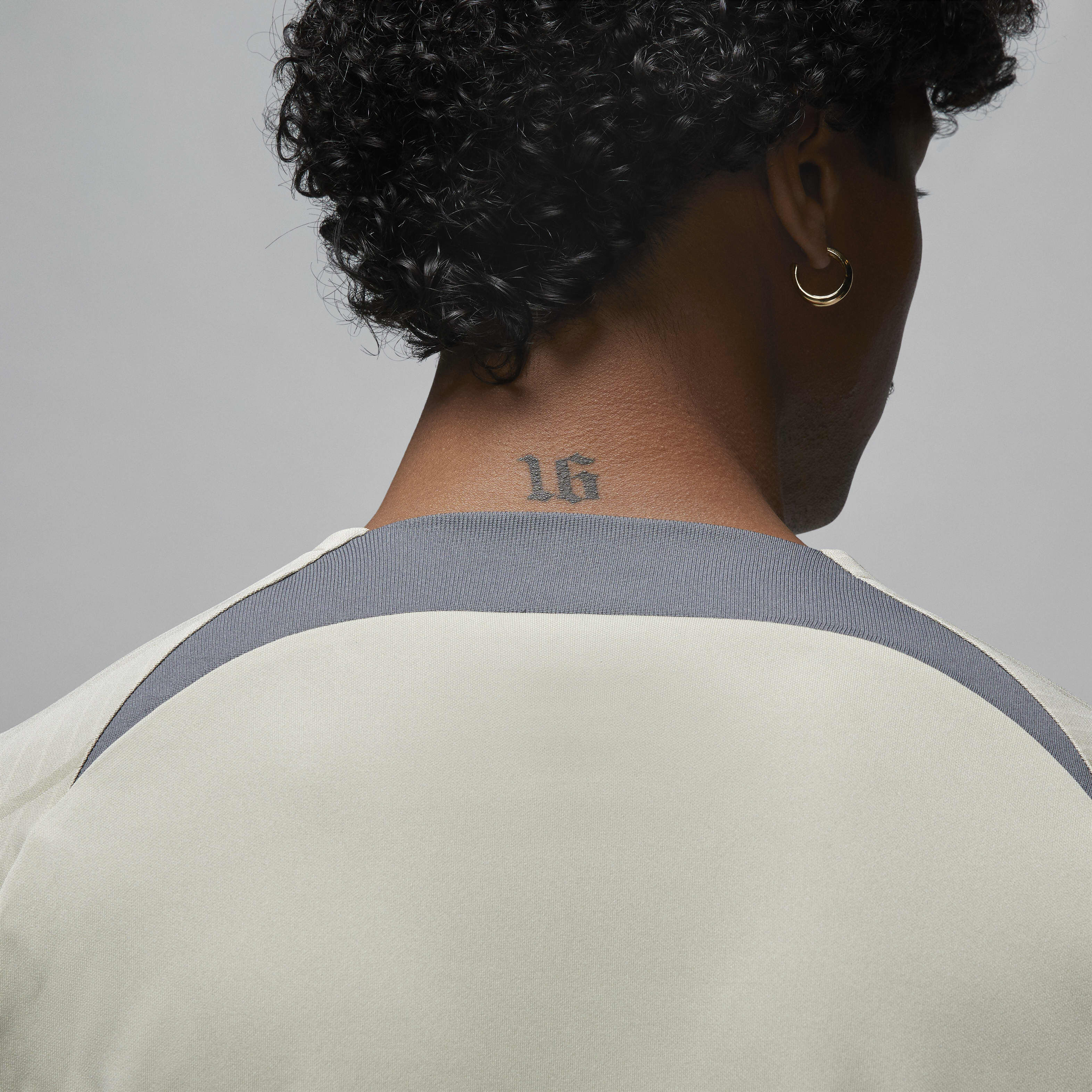 Paris Saint-Germain Strike Third image number 6