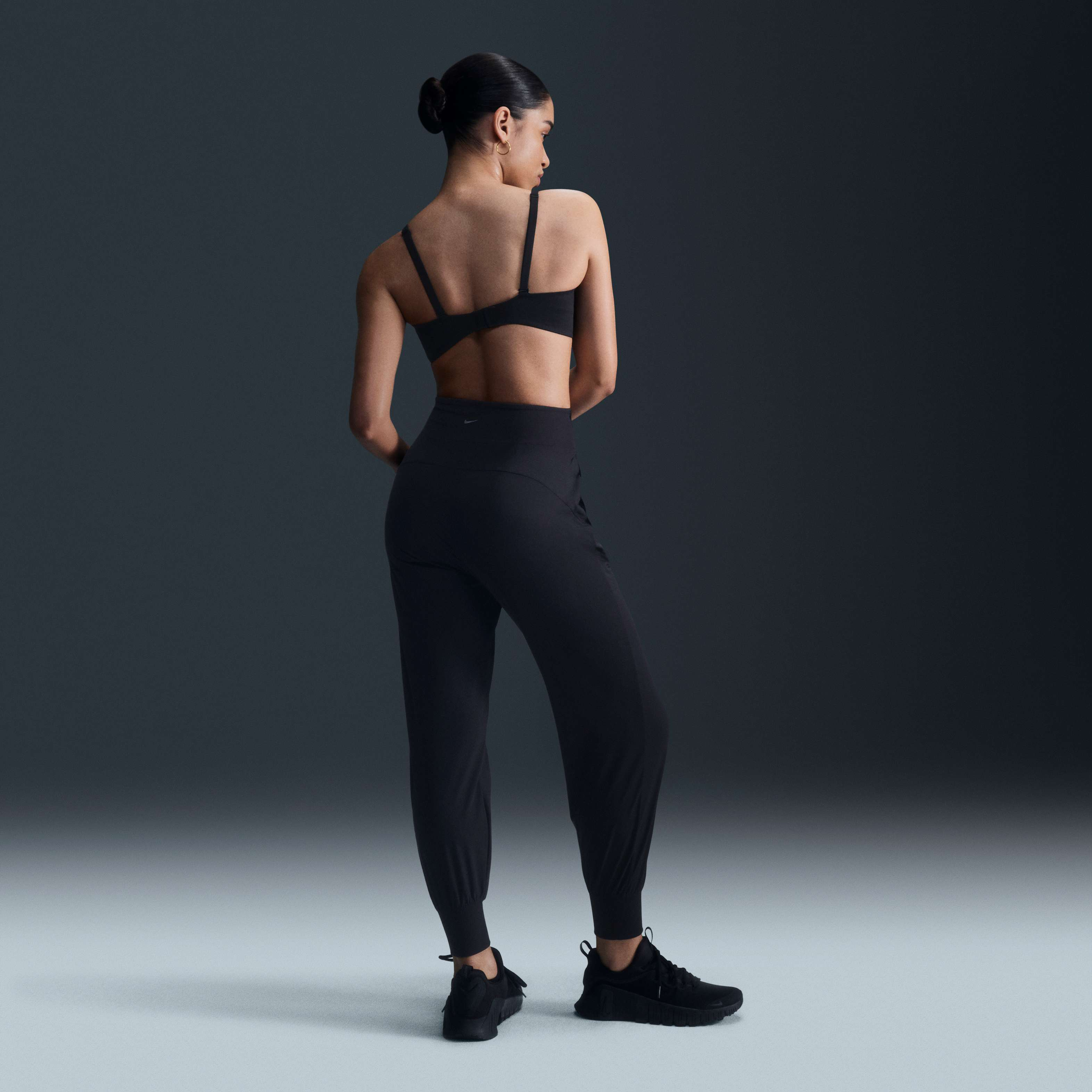 نايكي اليت مينيماليست image number 4