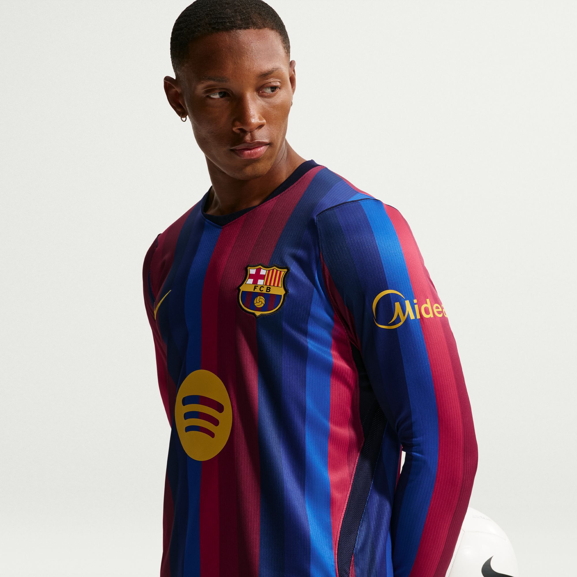 إف سي برشلونة 2026/27 ستاديوم هوم image number 5