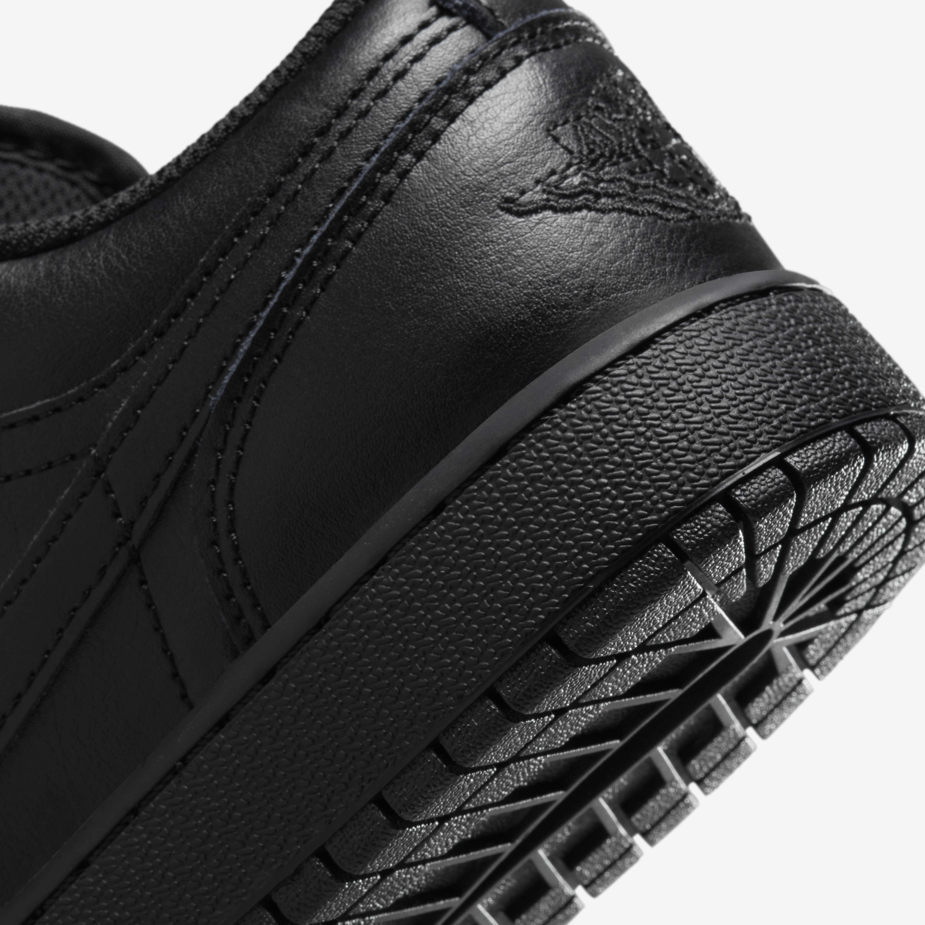 اير جوردن 1 لو image number 7