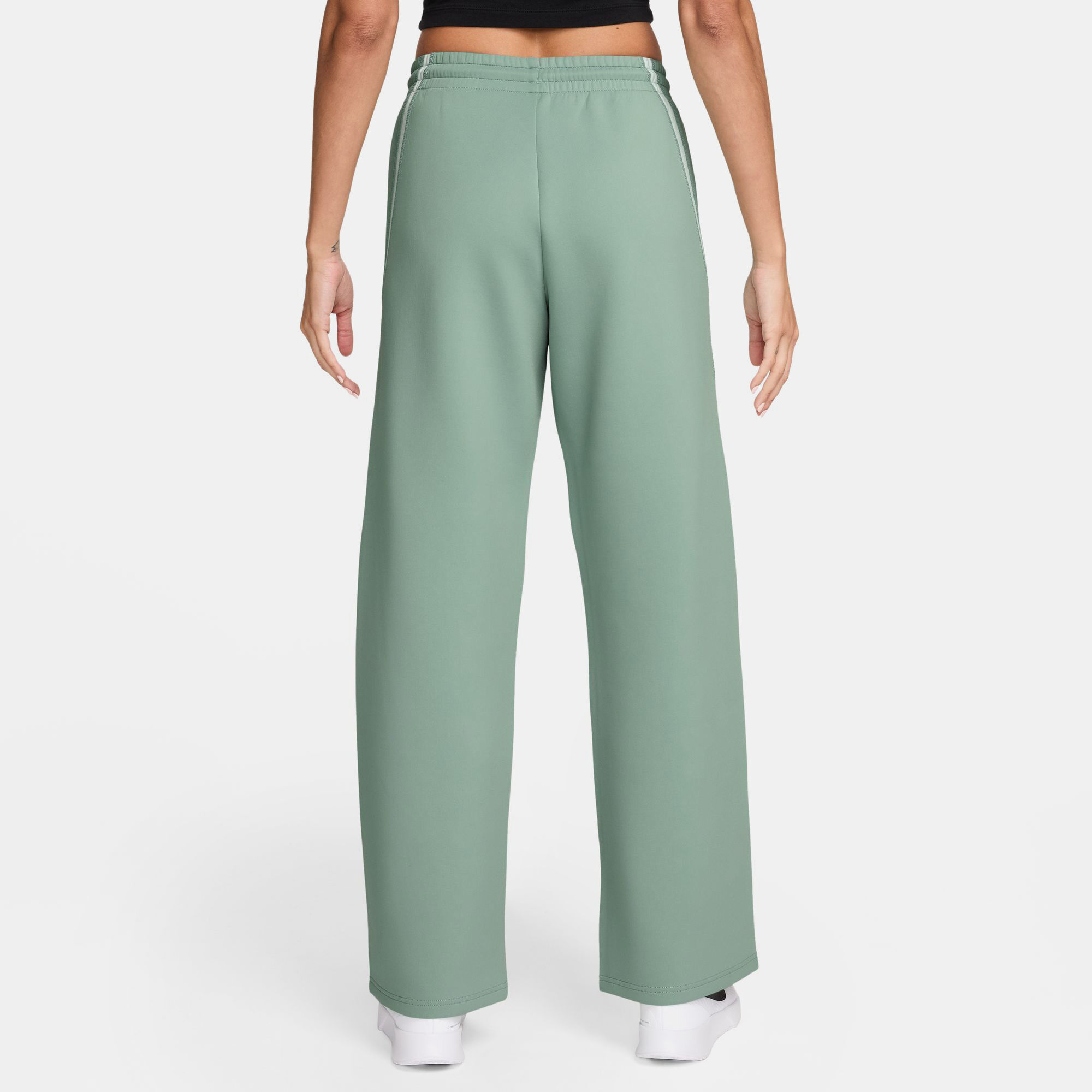 Nike Advantage image number 1