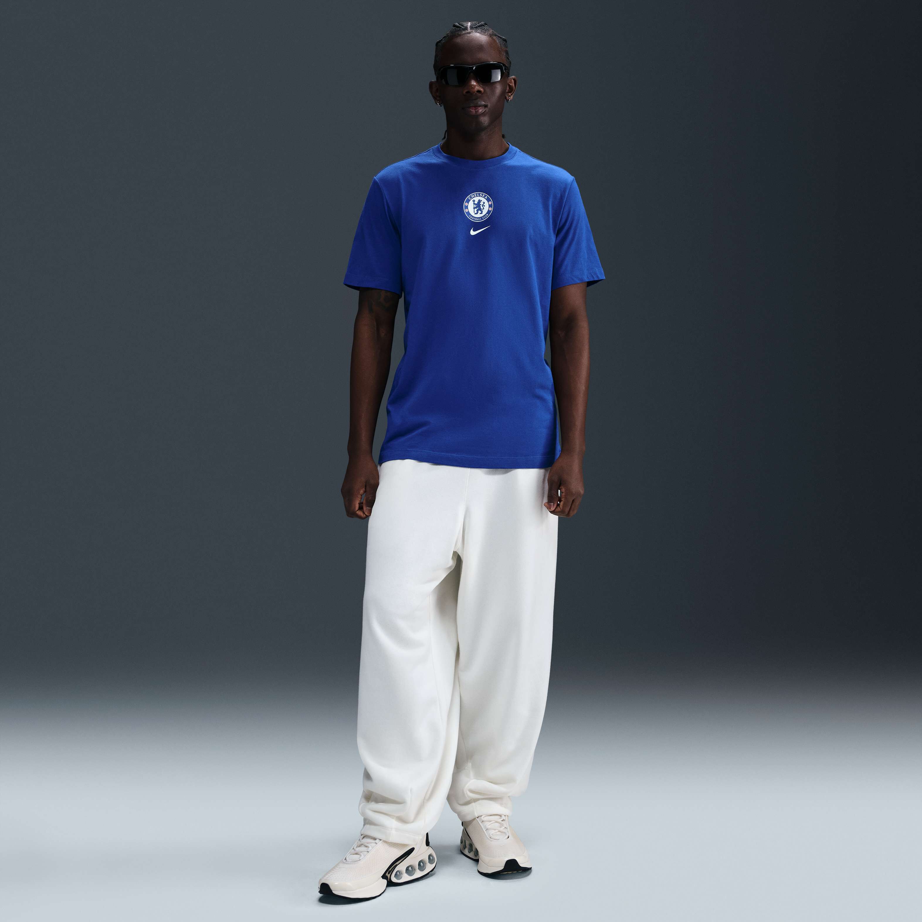 Chelsea F.C. image number 2