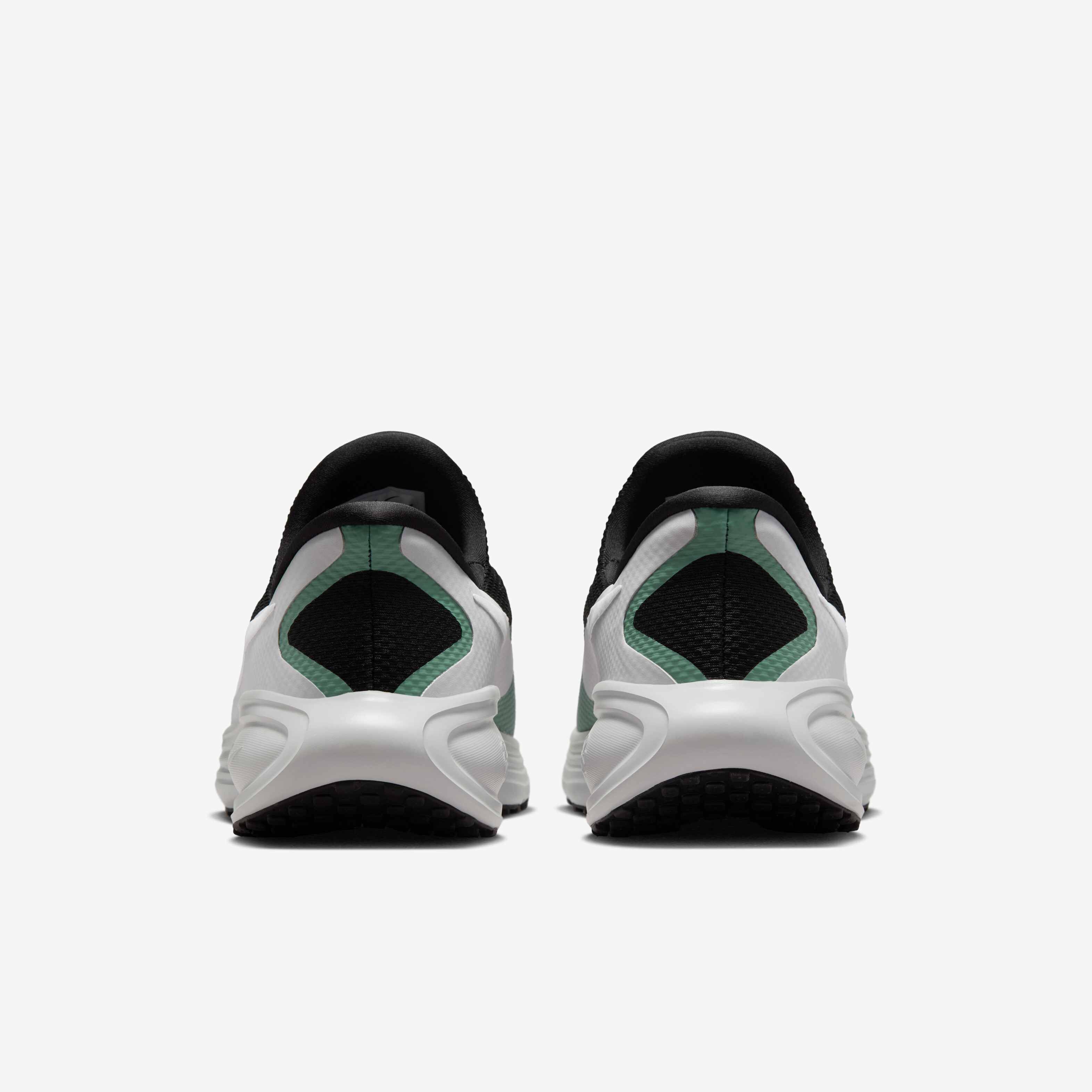 Nike Revolution 8 EasyOn image number 5