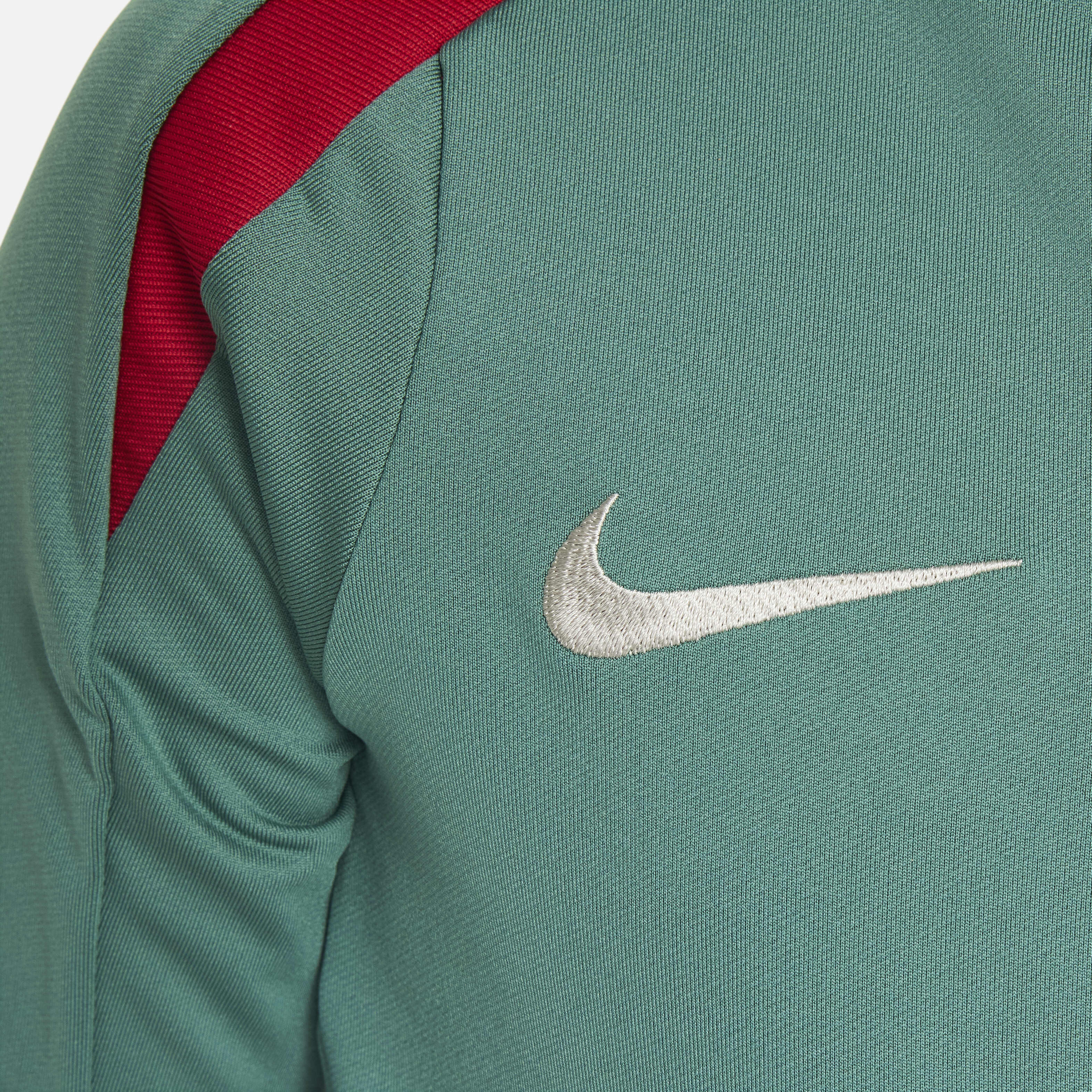 Liverpool F.C. Strike image number 4