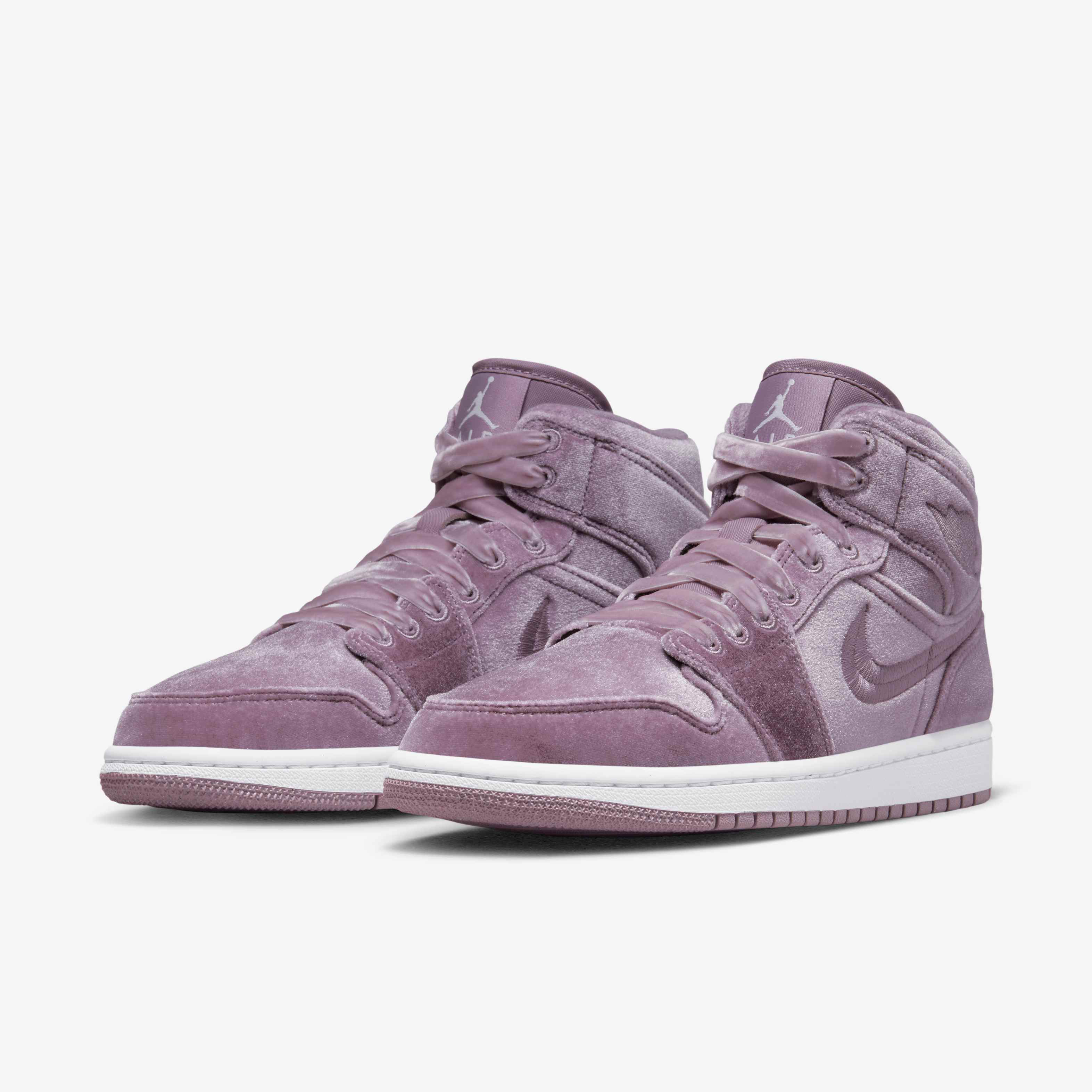 Air Jordan 1 Mid SE image number 4
