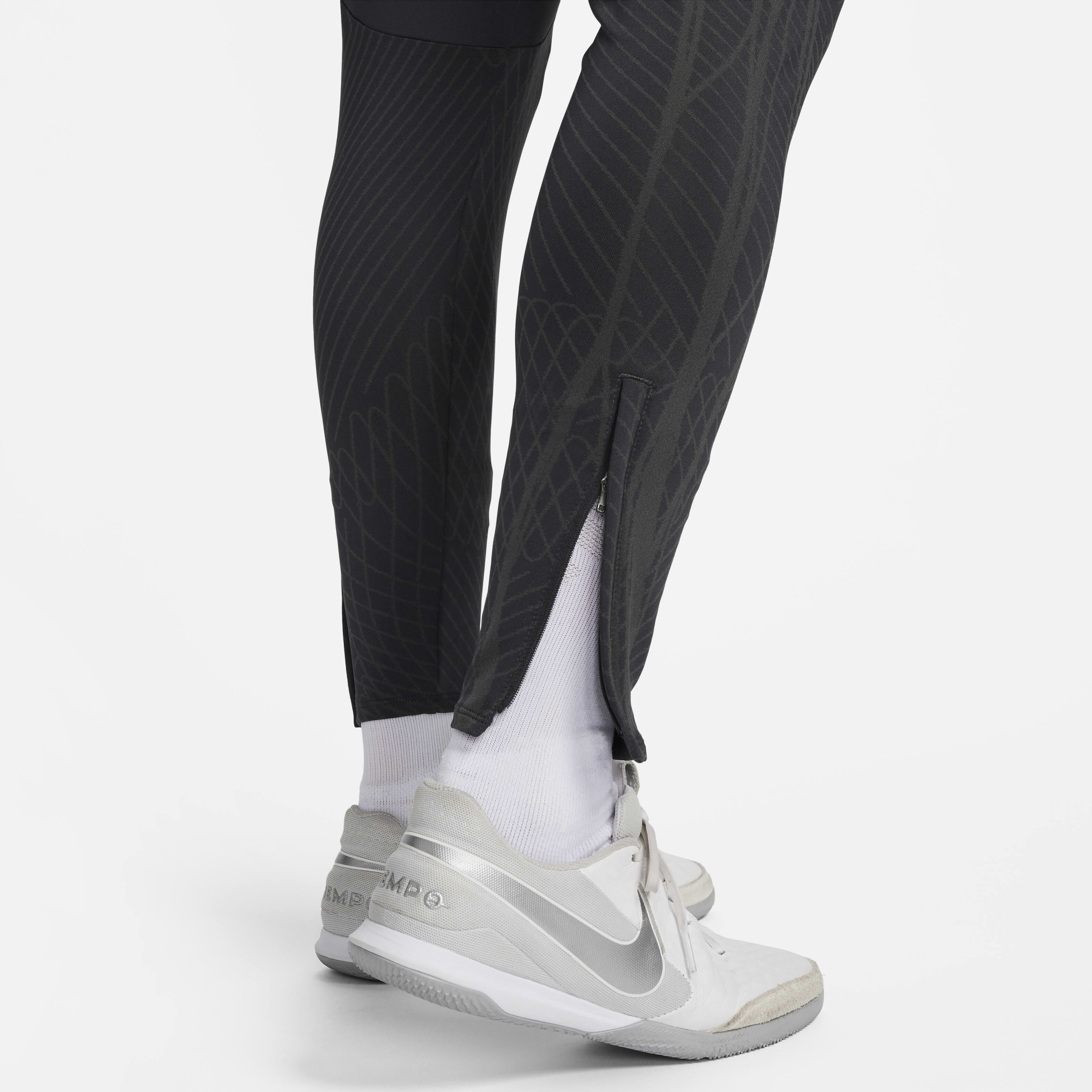 Liverpool F.C. Strike image number 5