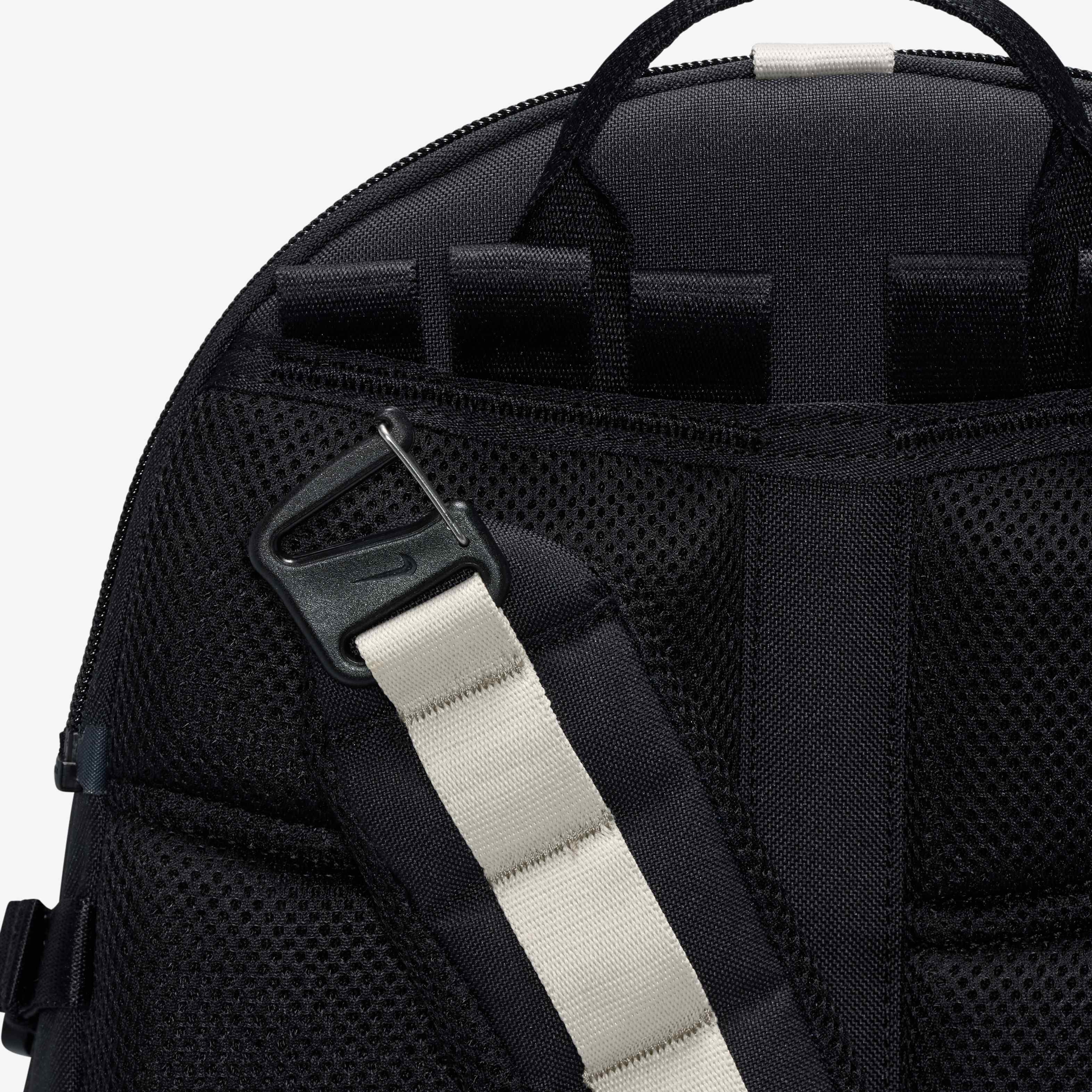 Nike ACG 'DAYMAX' image number 12