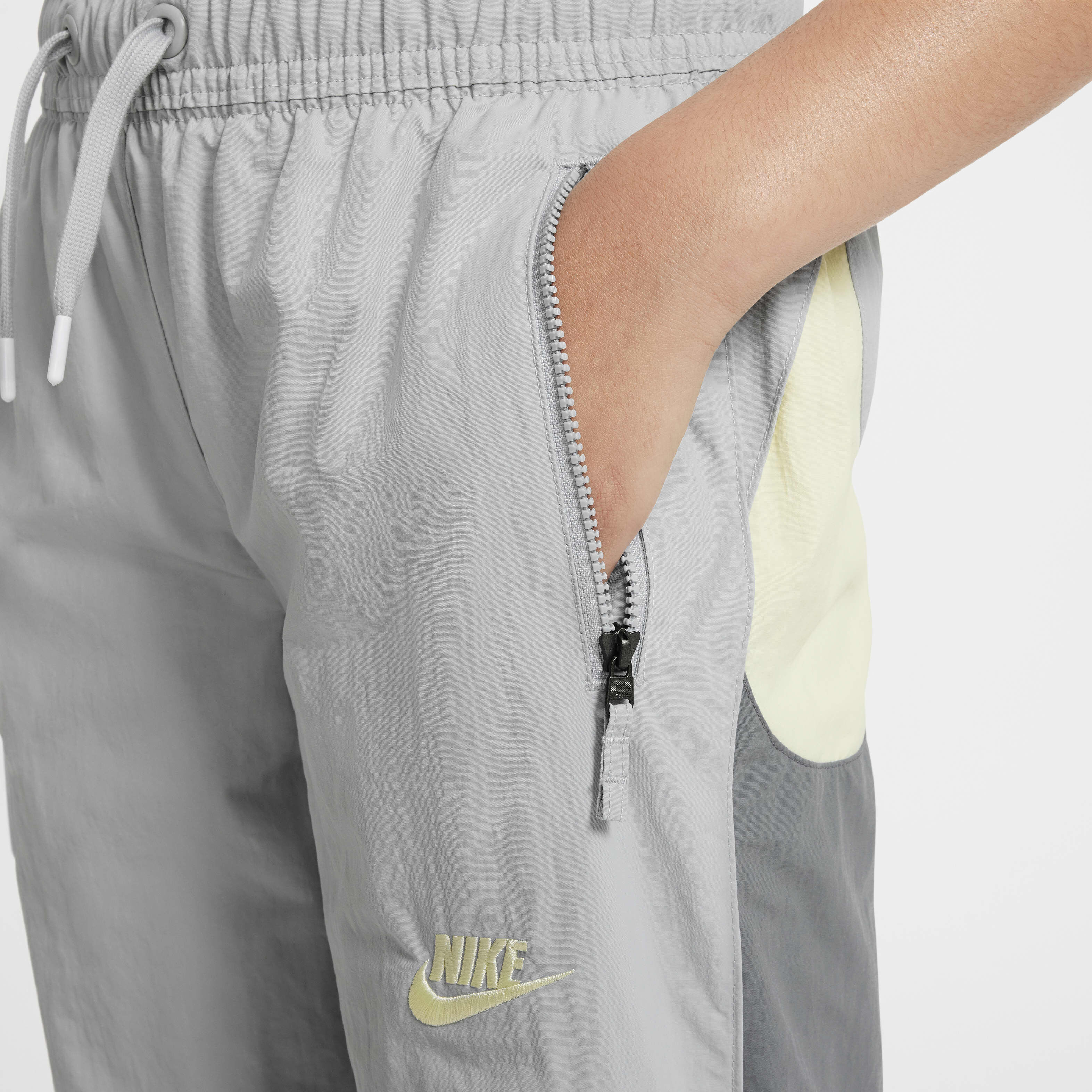 Nike Sportswear Amplify image number 3