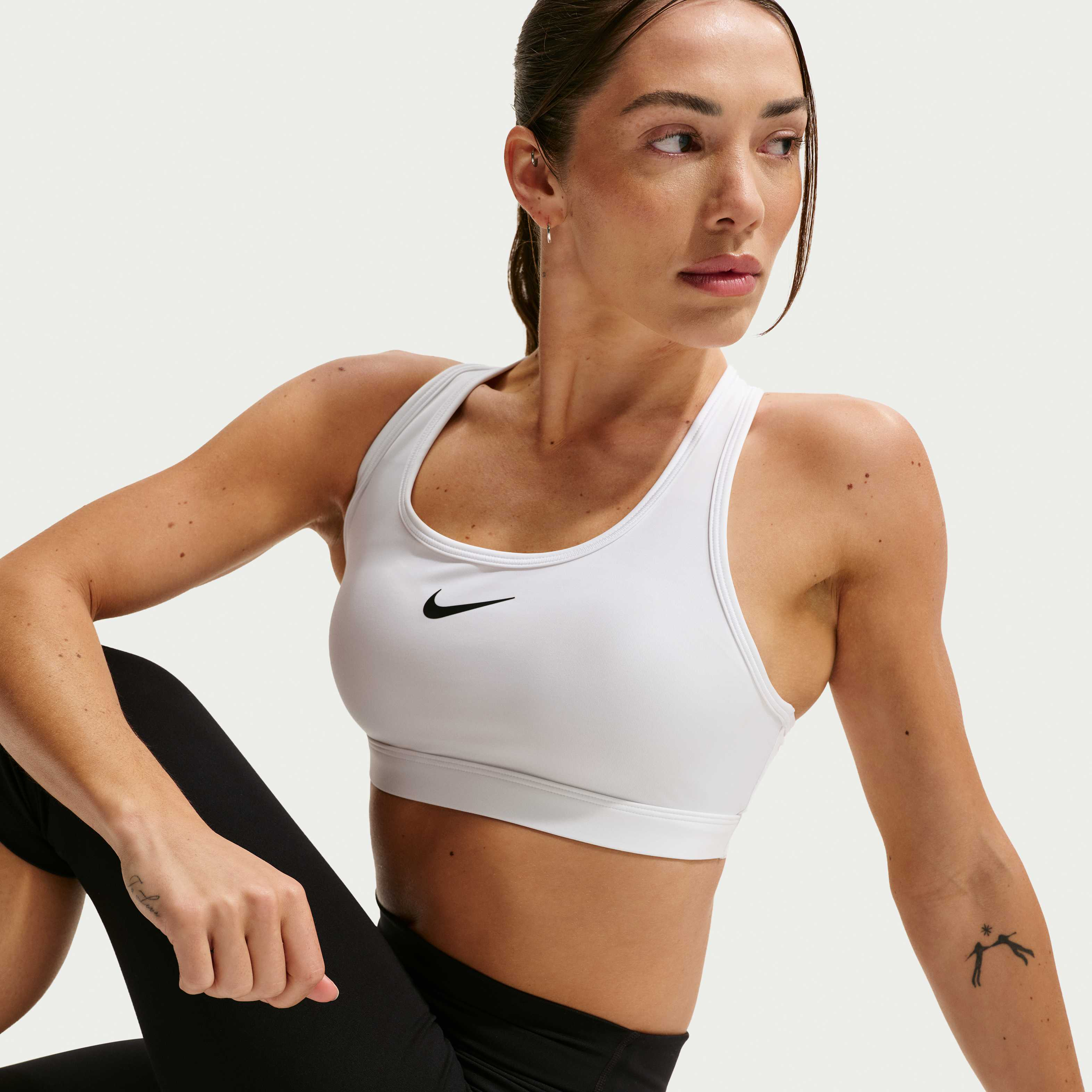 Nike Swoosh Medium-Support image number 2