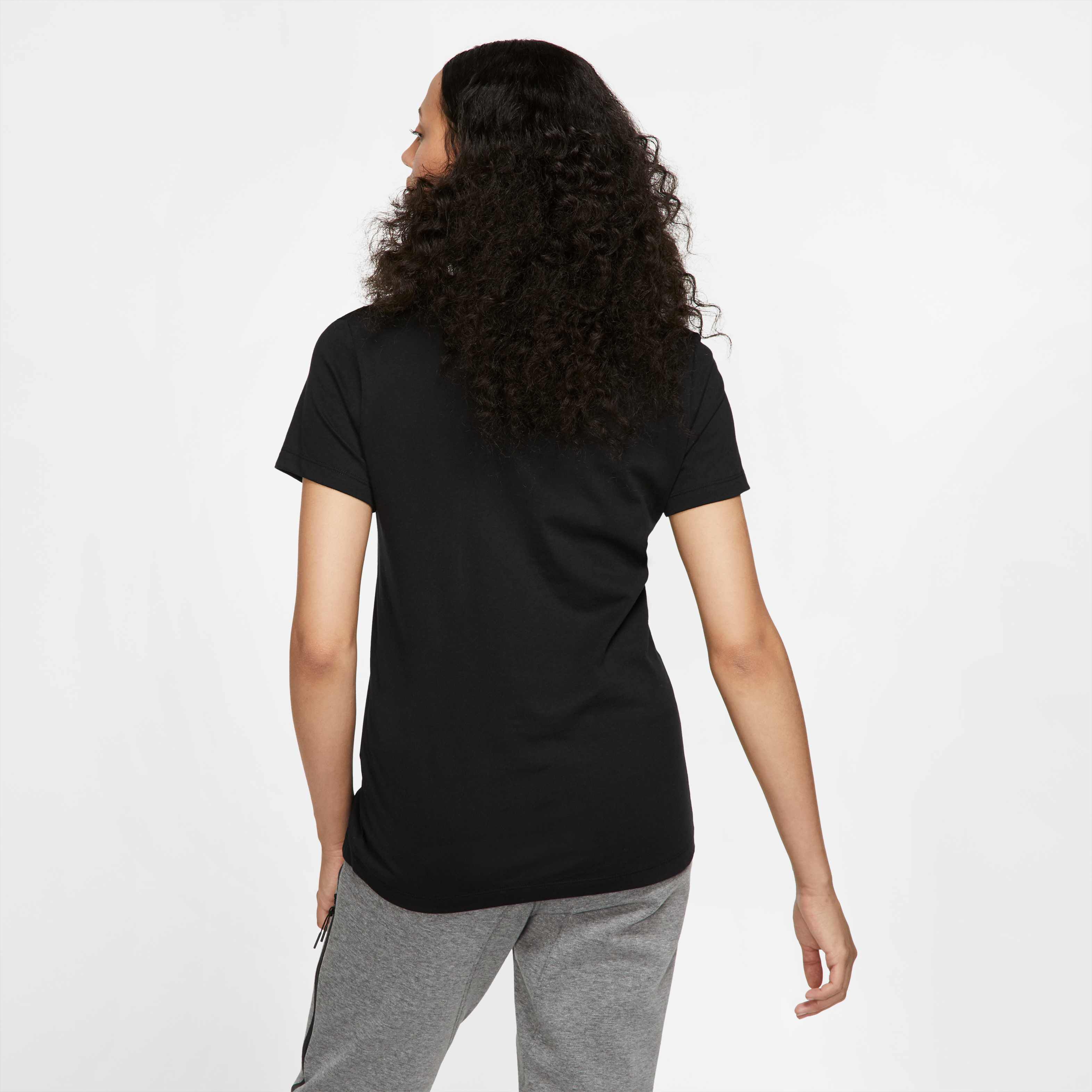 Nike Sportswear Essential image number 1