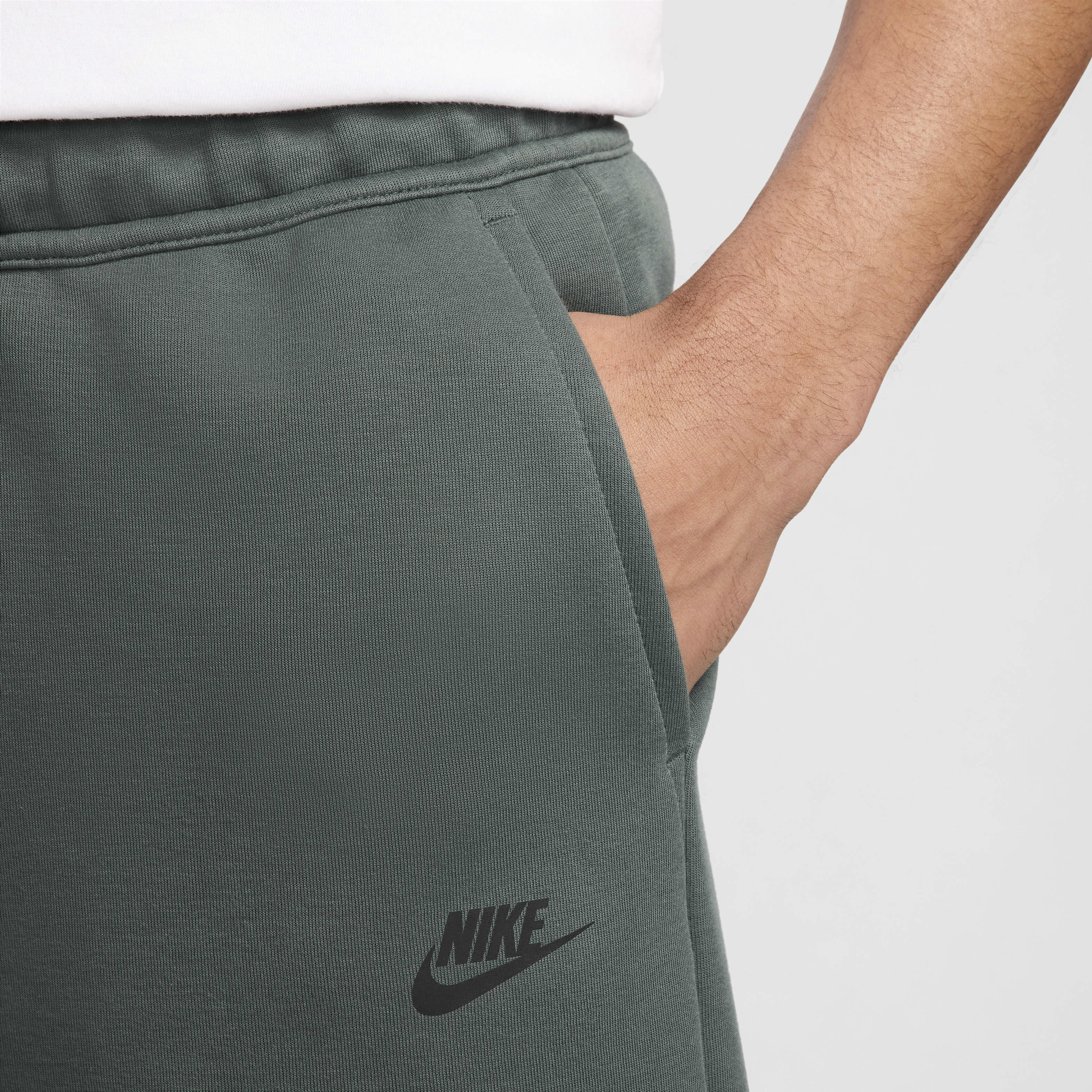Nike Sportswear Tech Fleece image number 4