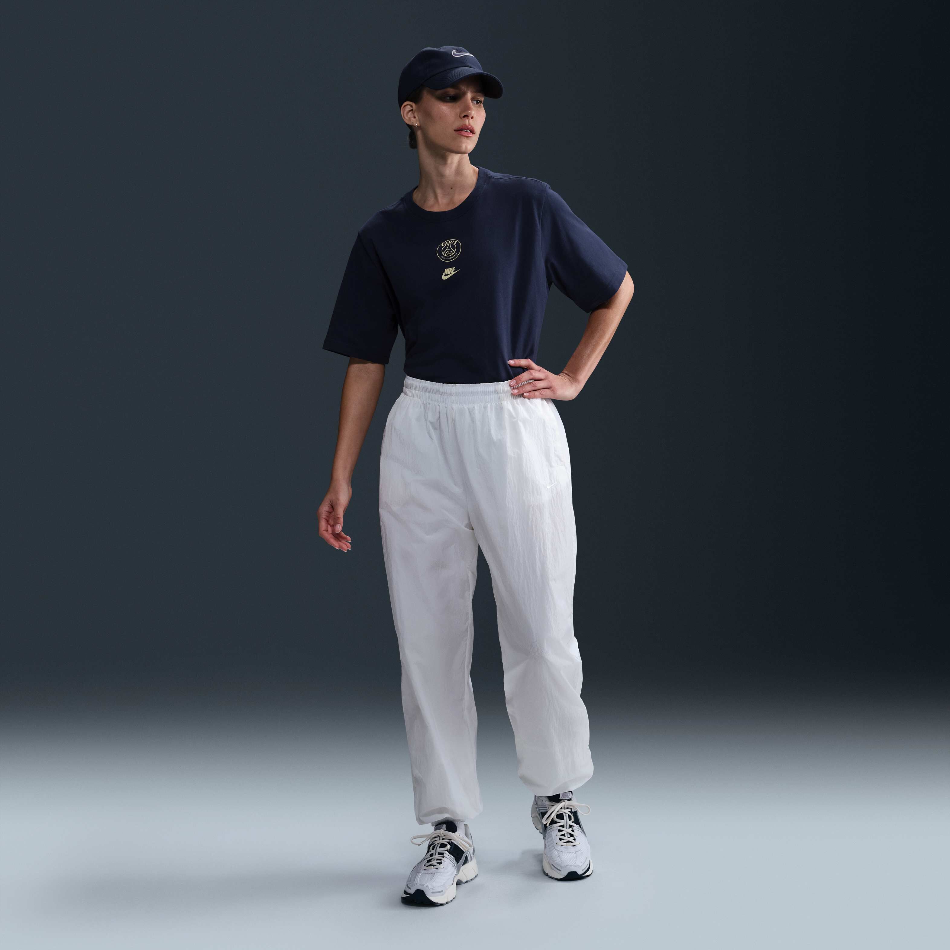 Paris Saint-Germain Supporter image number 3